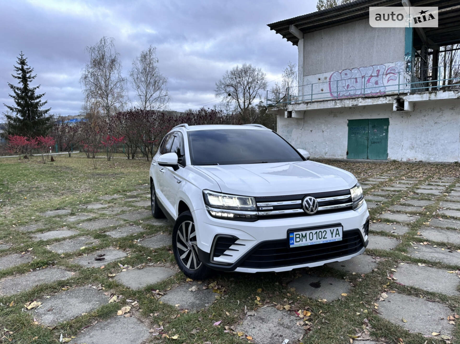 VOLKSWAGEN E-THARU 2020