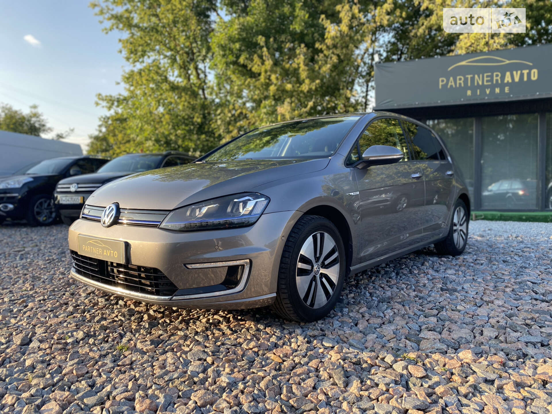 VOLKSWAGEN E-GOLF 2014