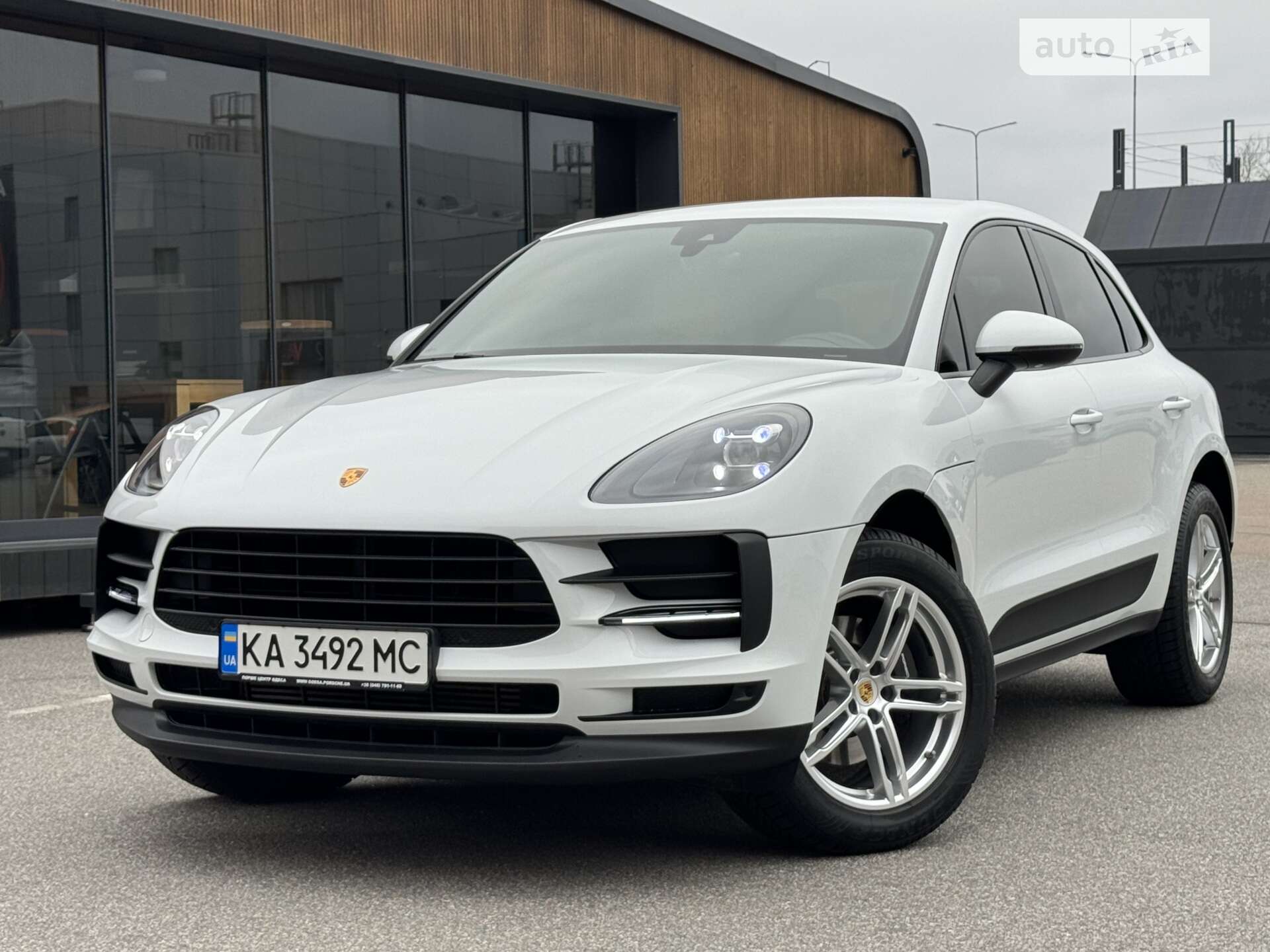 PORSCHE MACAN R4 2021