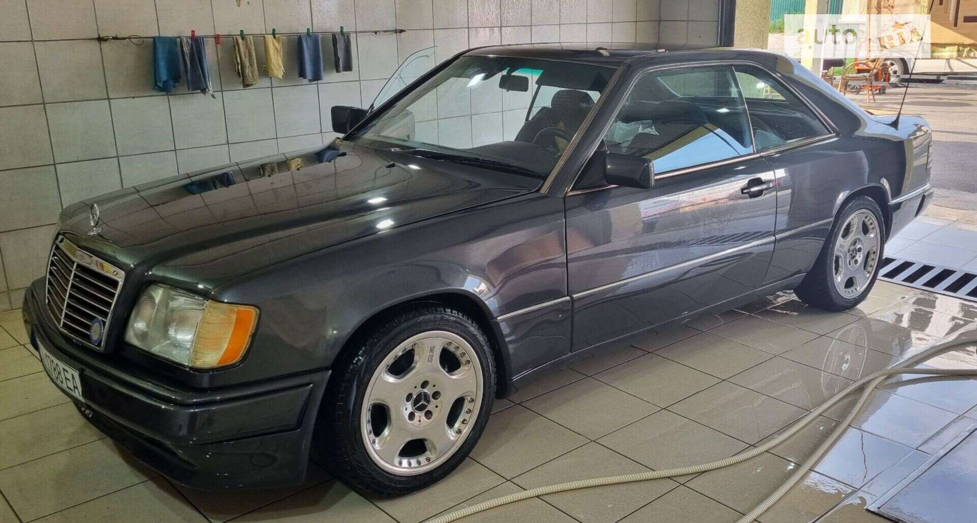 MERCEDES-BENZ 300C E 1990