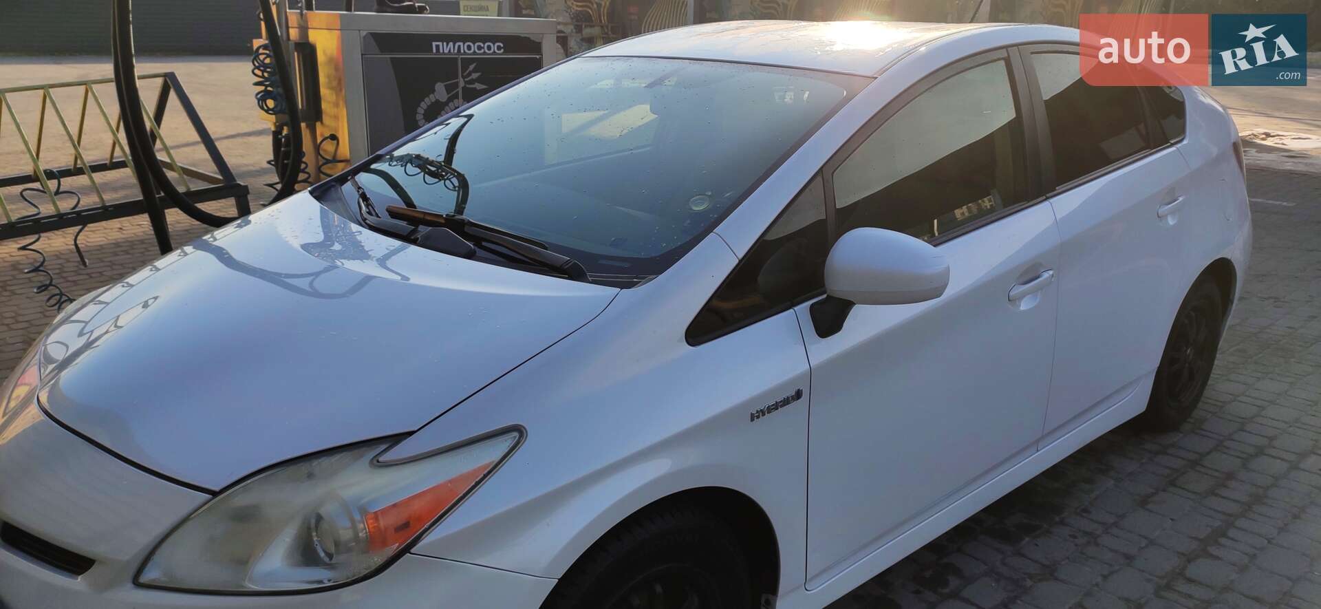 Головне фото звіту автомобіля TOYOTA PRIUS 2012