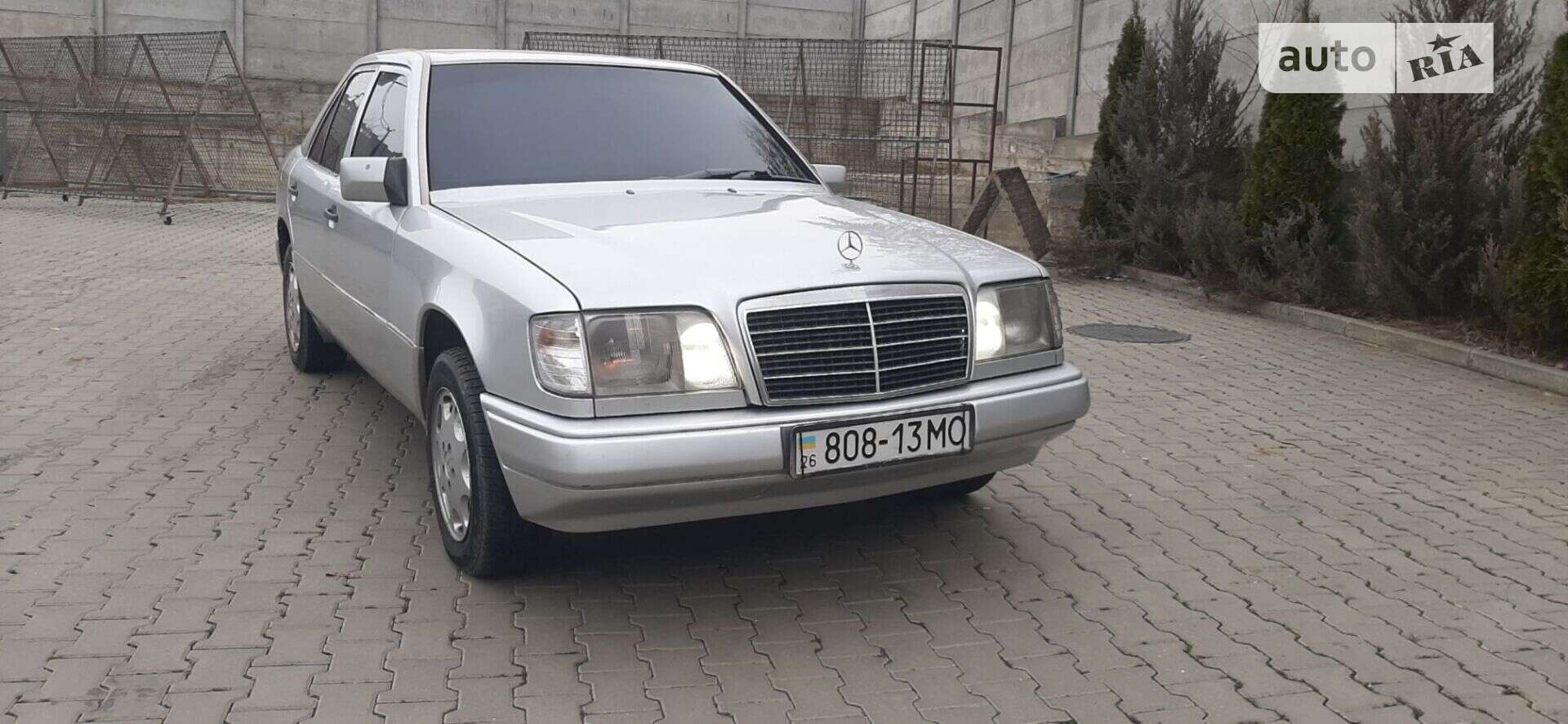 Mercedes-Benz E-Class 1989