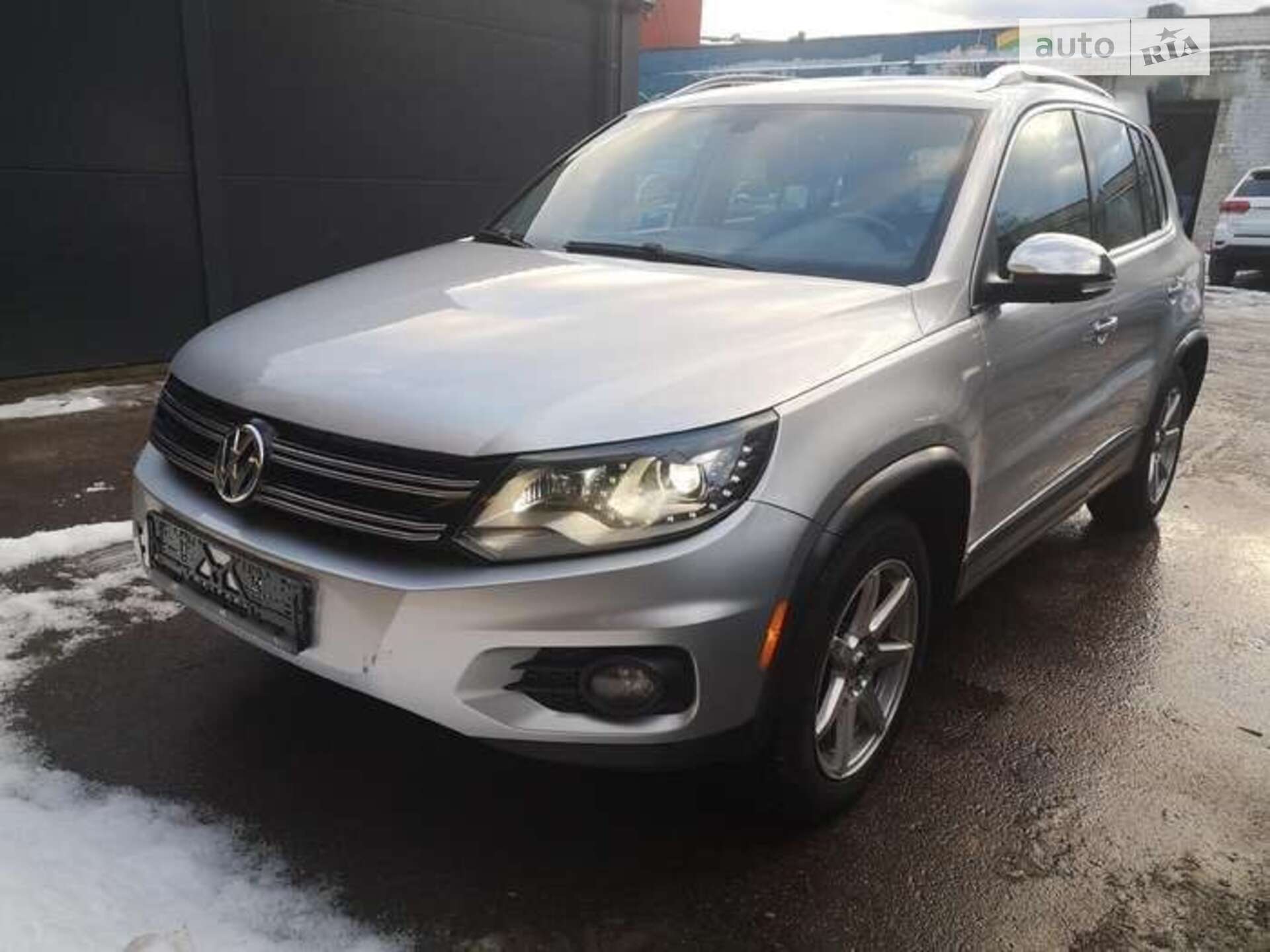 VOLKSWAGEN TIGUAN 2016