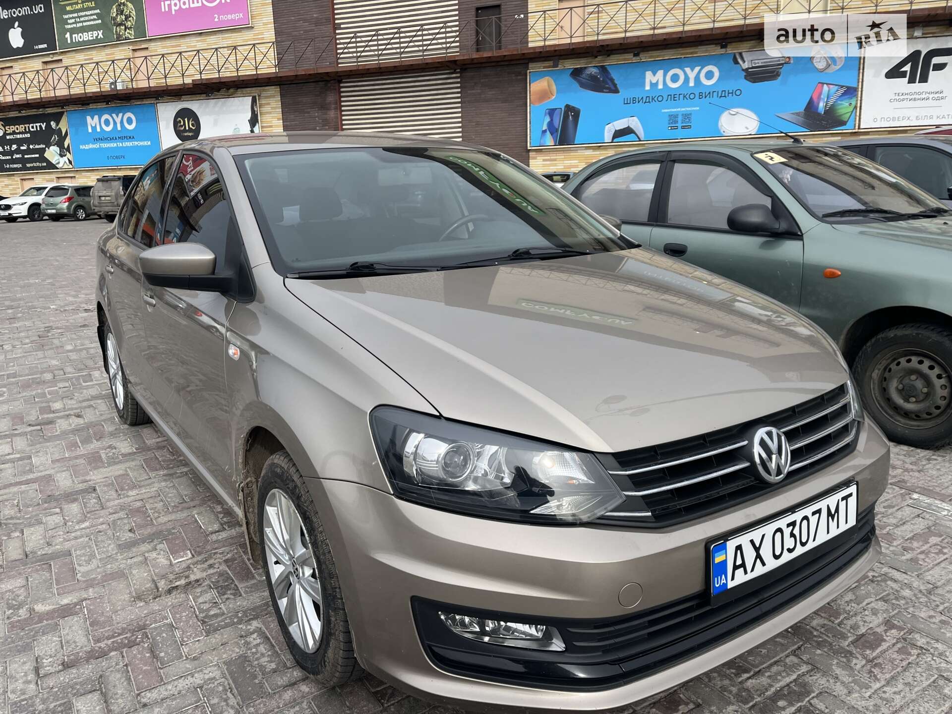 VOLKSWAGEN POLO 2015