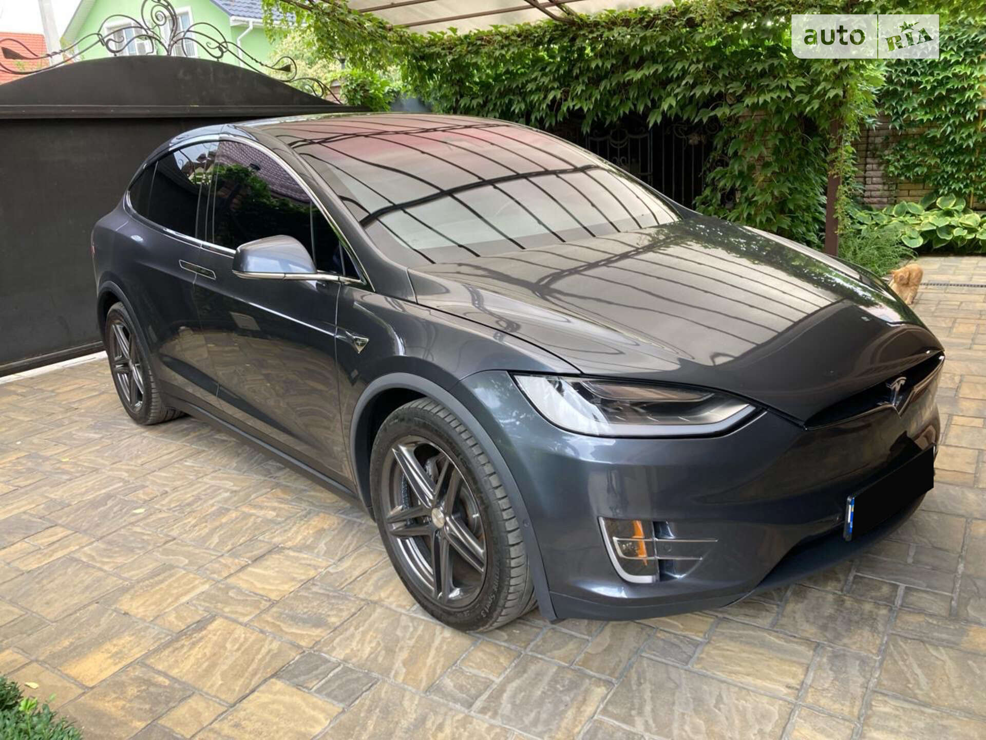 TESLA MODEL X