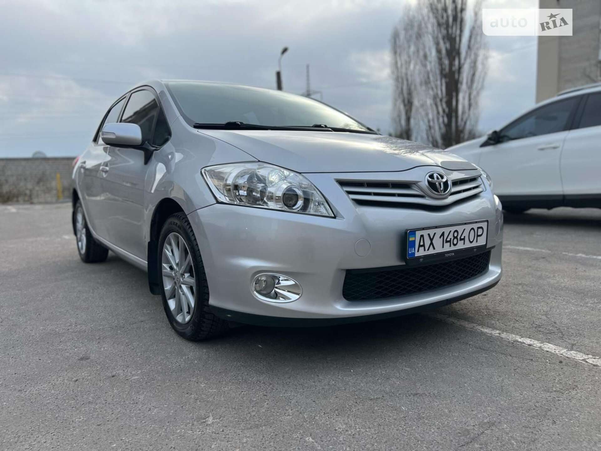 TOYOTA AURIS 2011