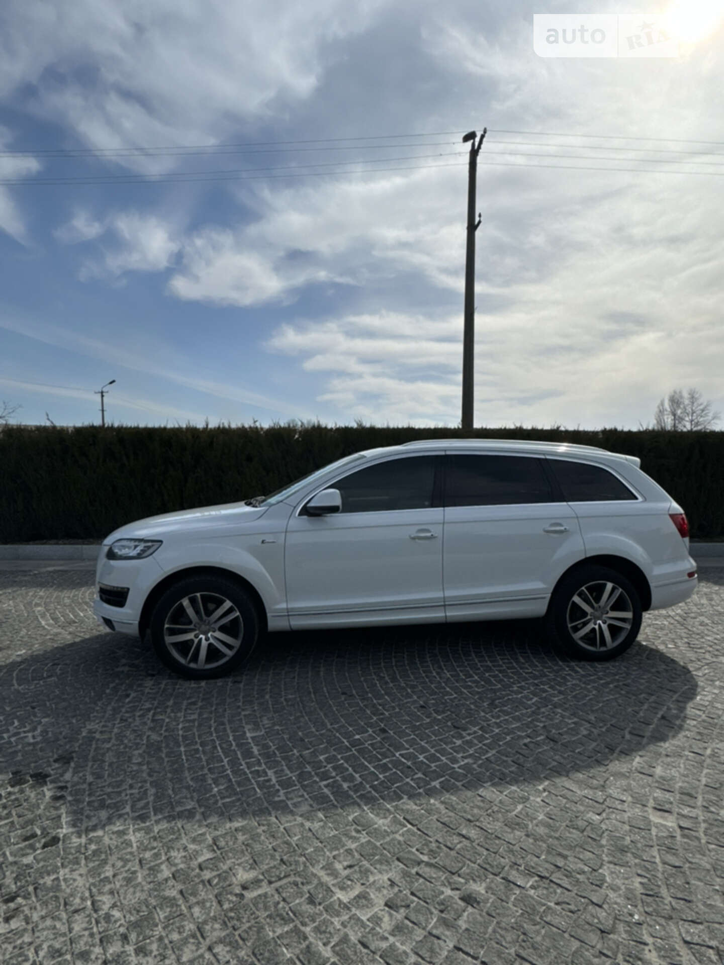 Головне фото звіту автомобіля AUDI Q7 2015