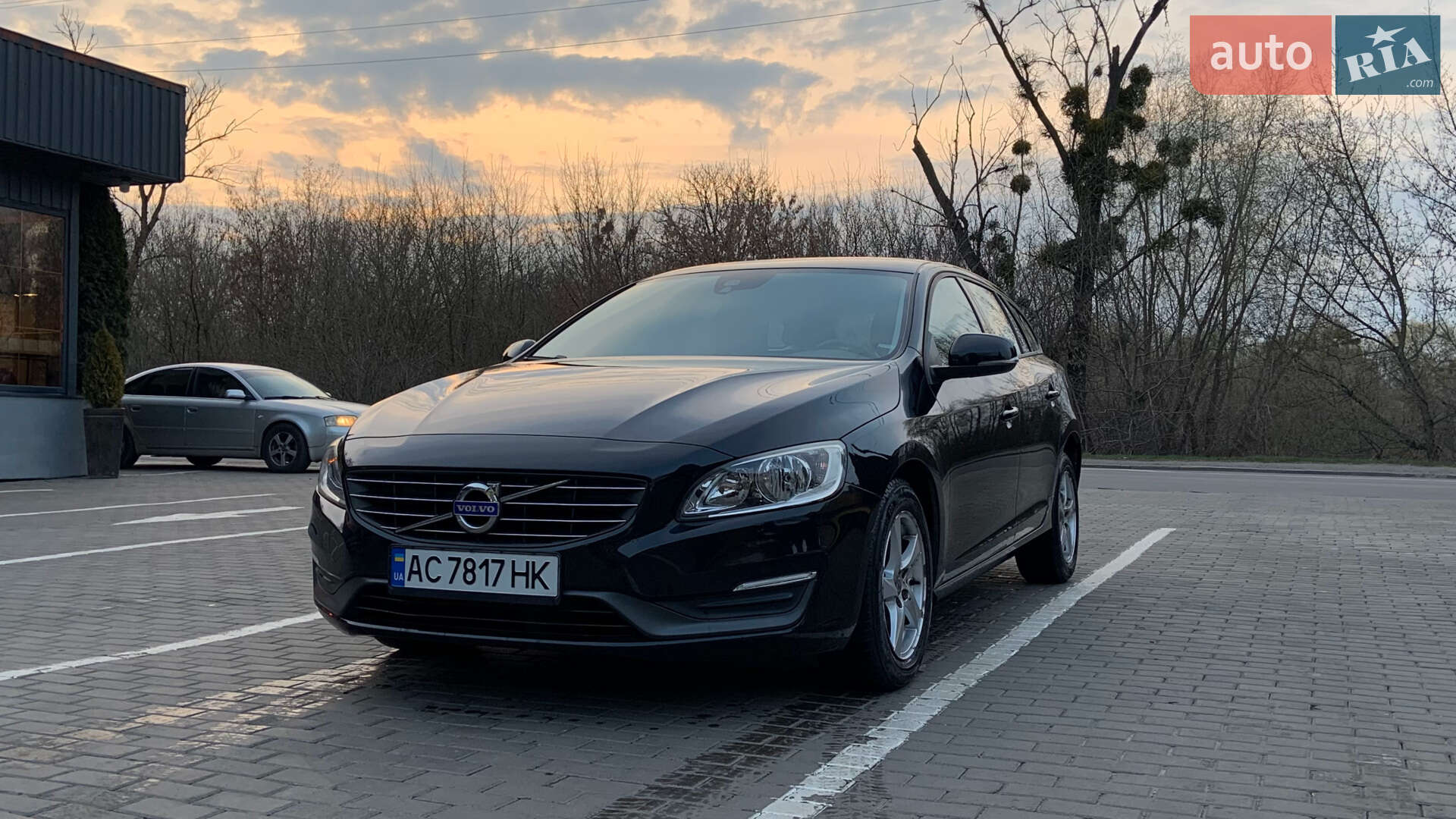 VOLVO V60 2015