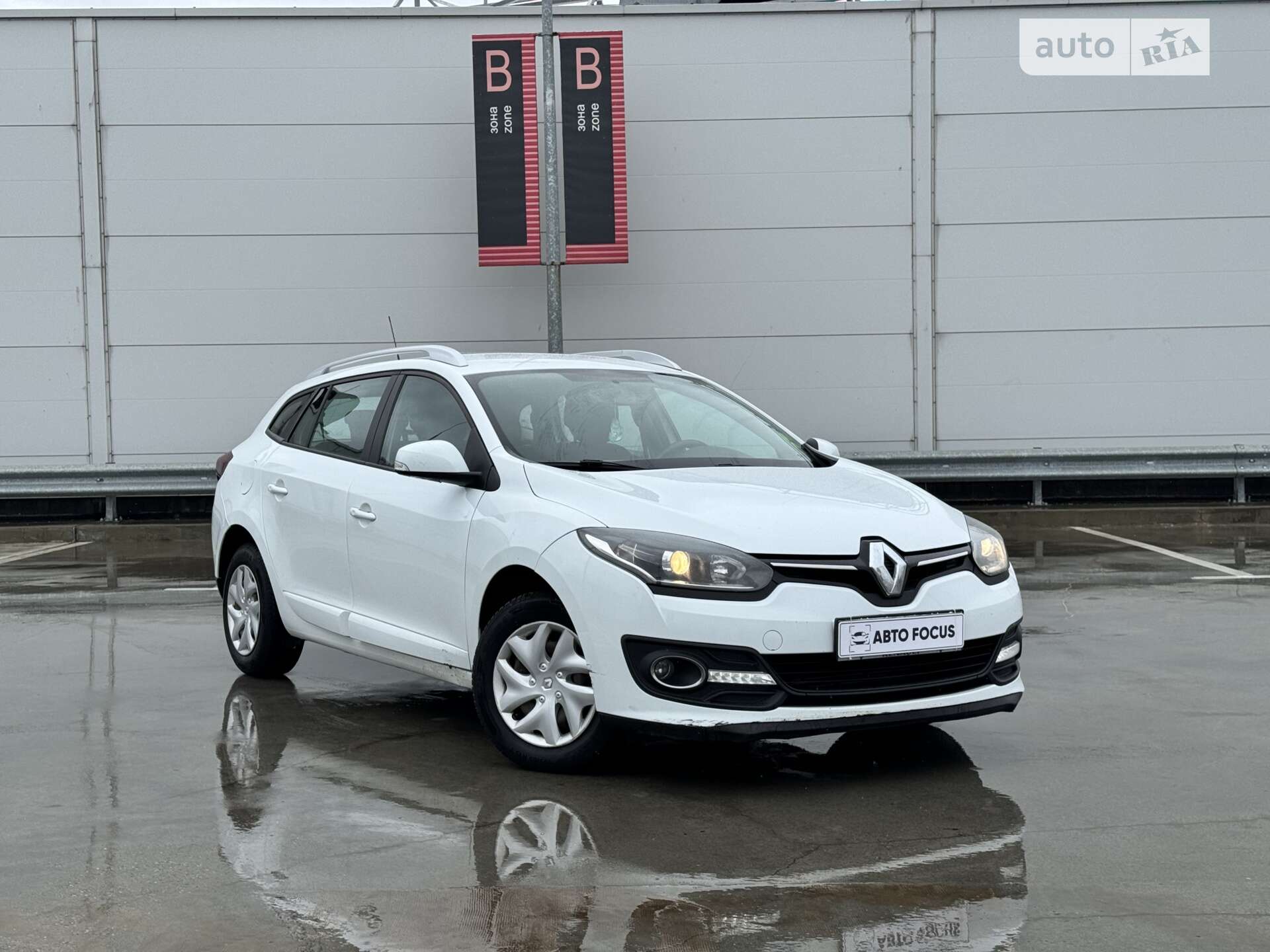 Головне фото звіту автомобіля RENAULT MEGANE 2015