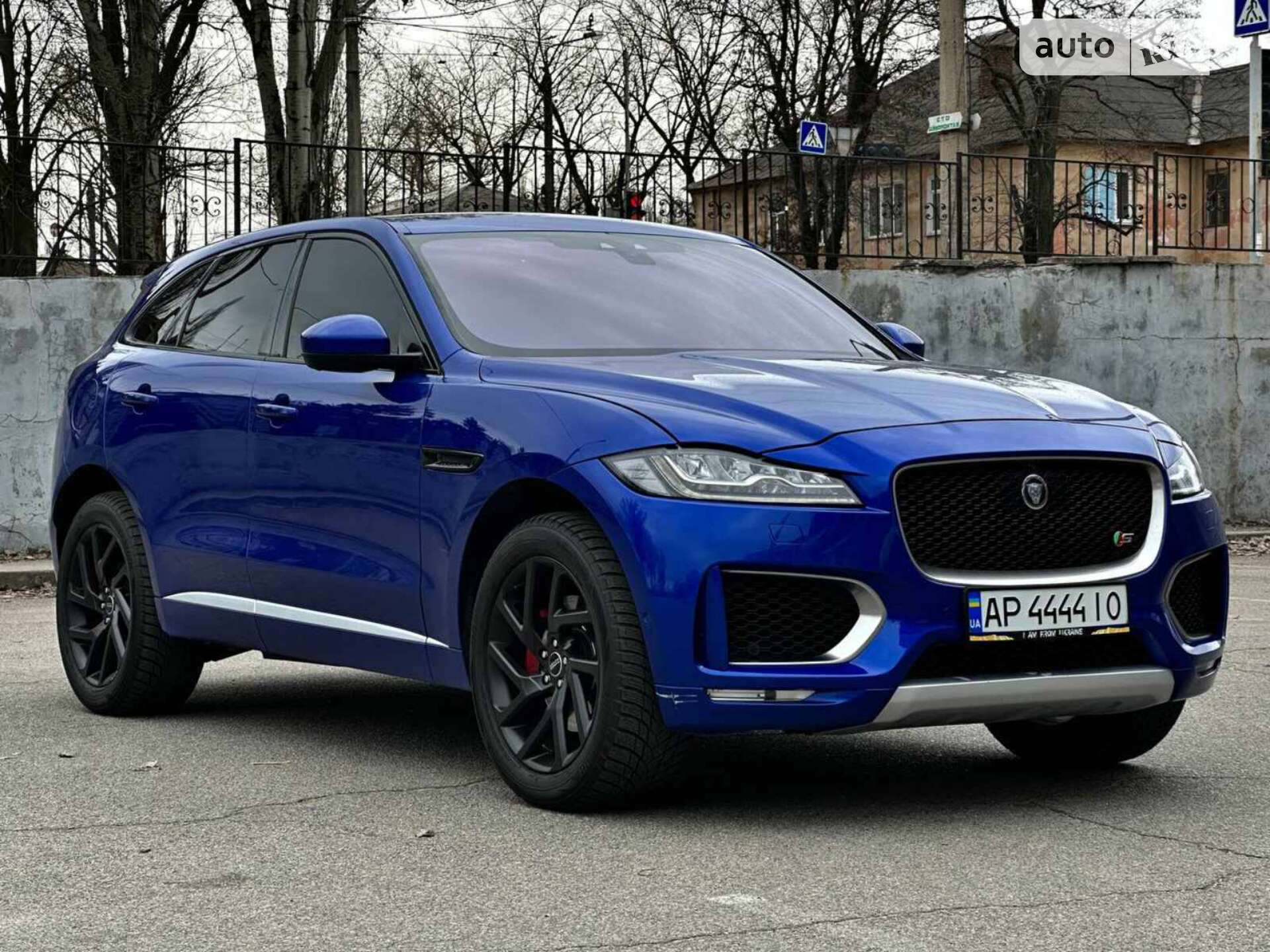 Головне фото звіту автомобіля JAGUAR F-PACE 2016