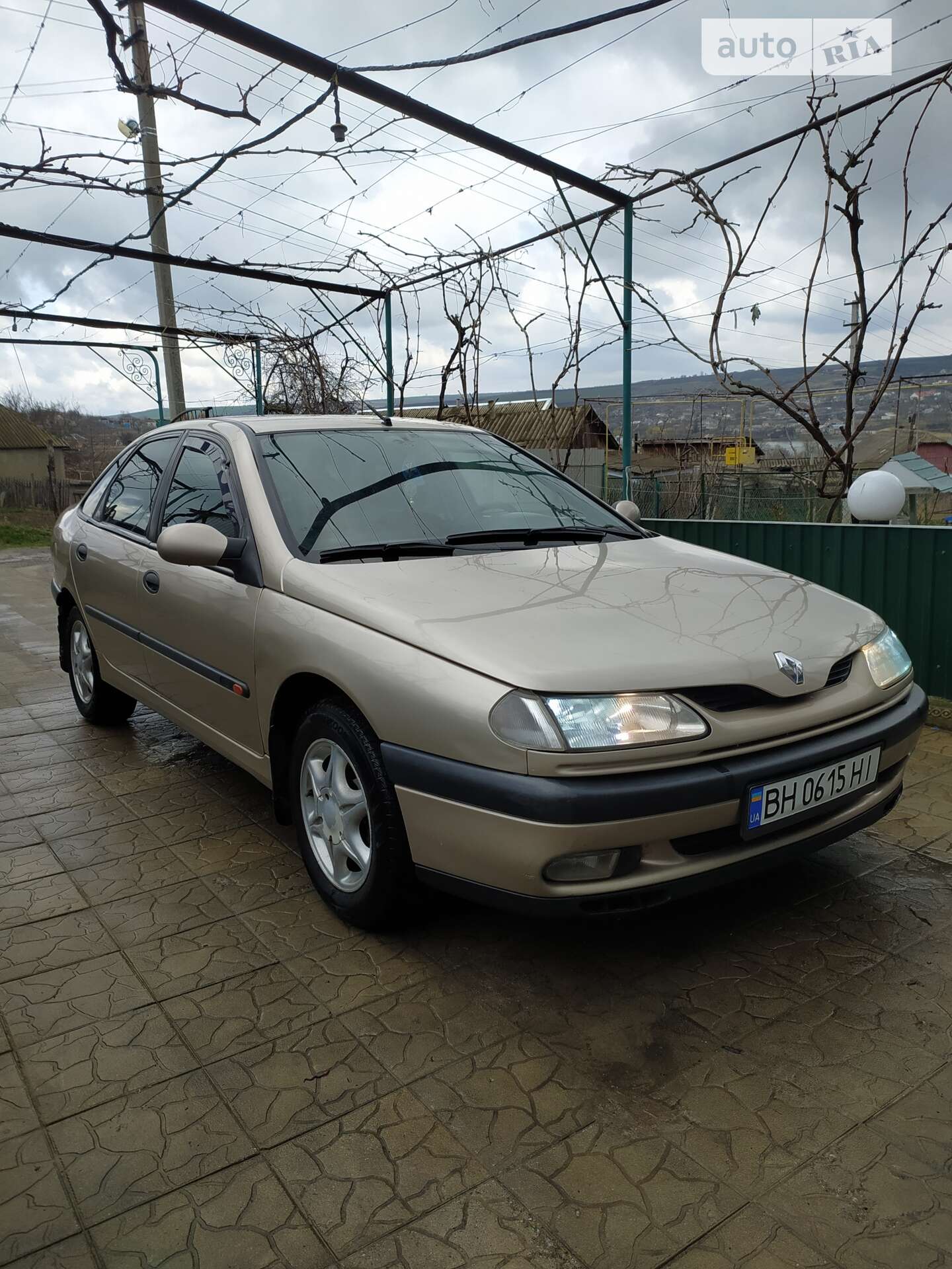 Головне фото звіту автомобіля RENAULT LAGUNA 1997