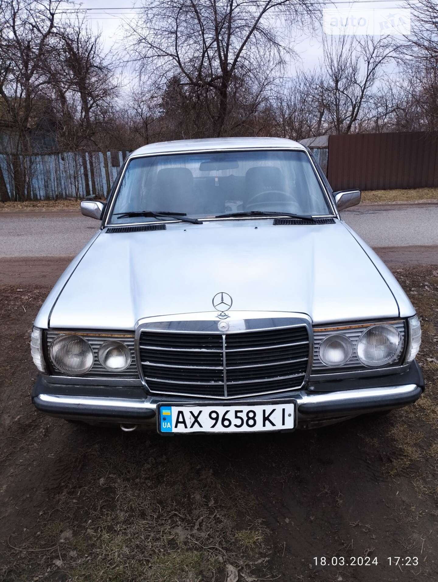 Головне фото звіту автомобіля MERCEDES-BENZ 200 D 1980