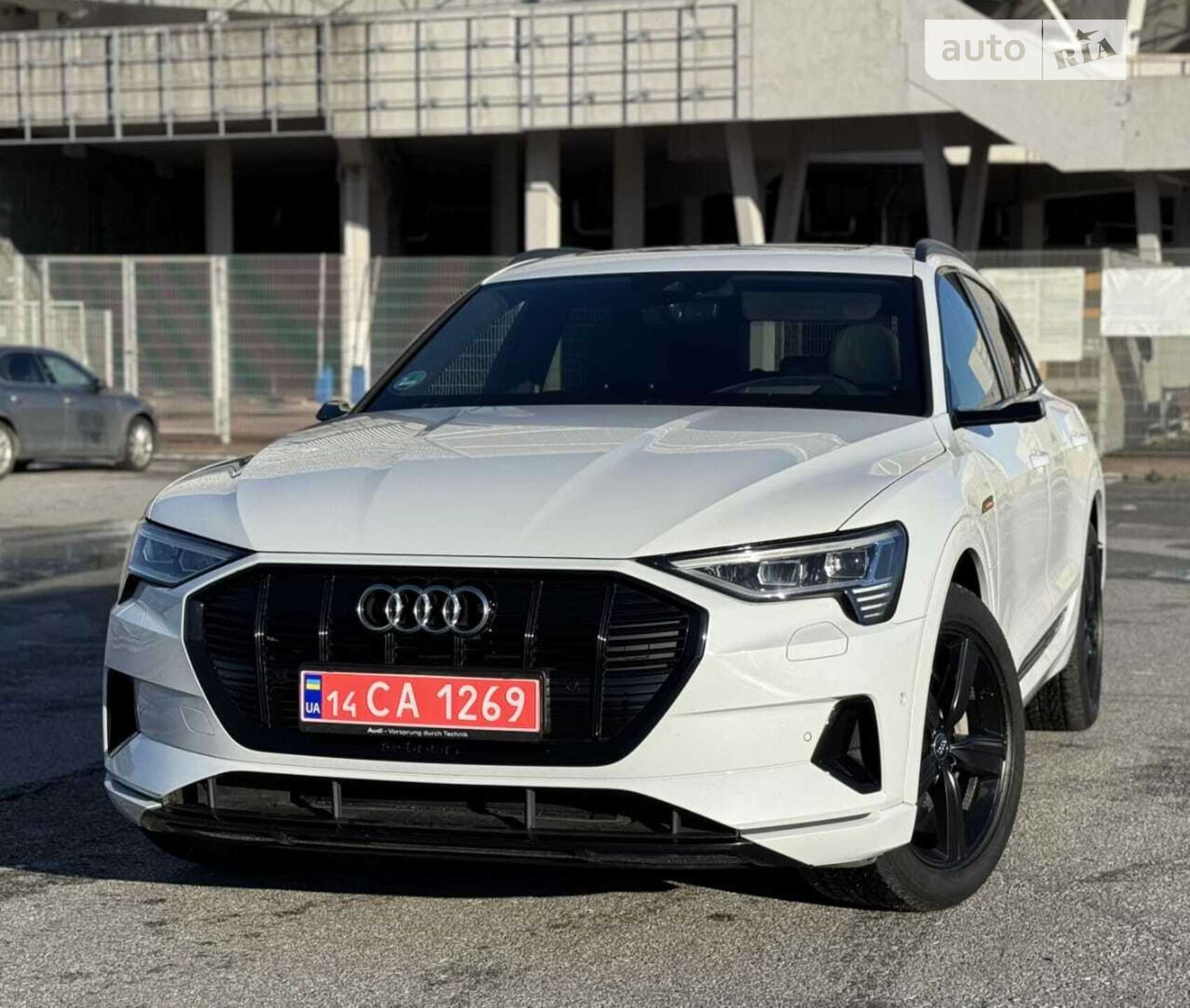 Головне фото звіту автомобіля AUDI E-TRON 2019