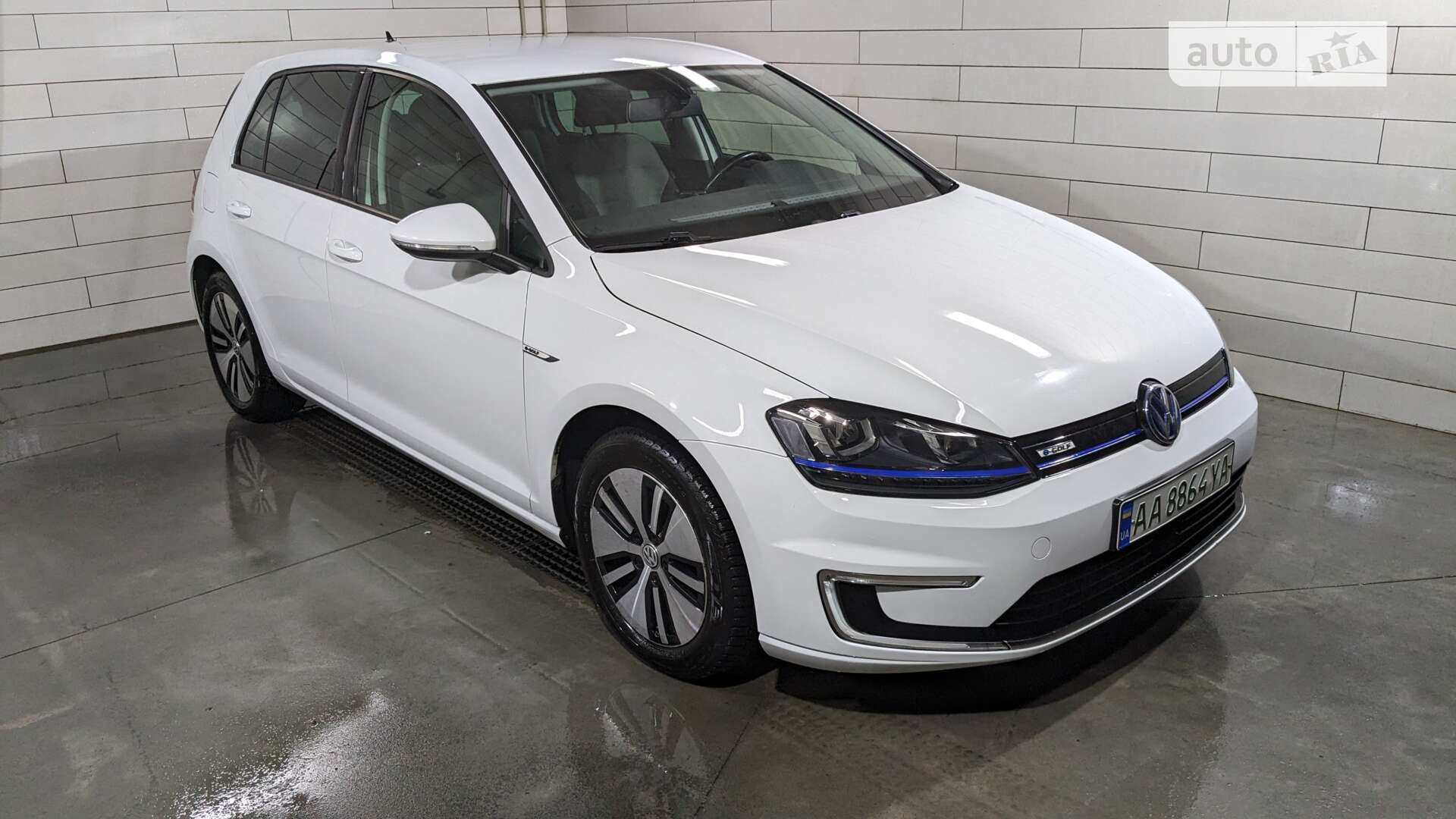 VOLKSWAGEN E-GOLF 2015