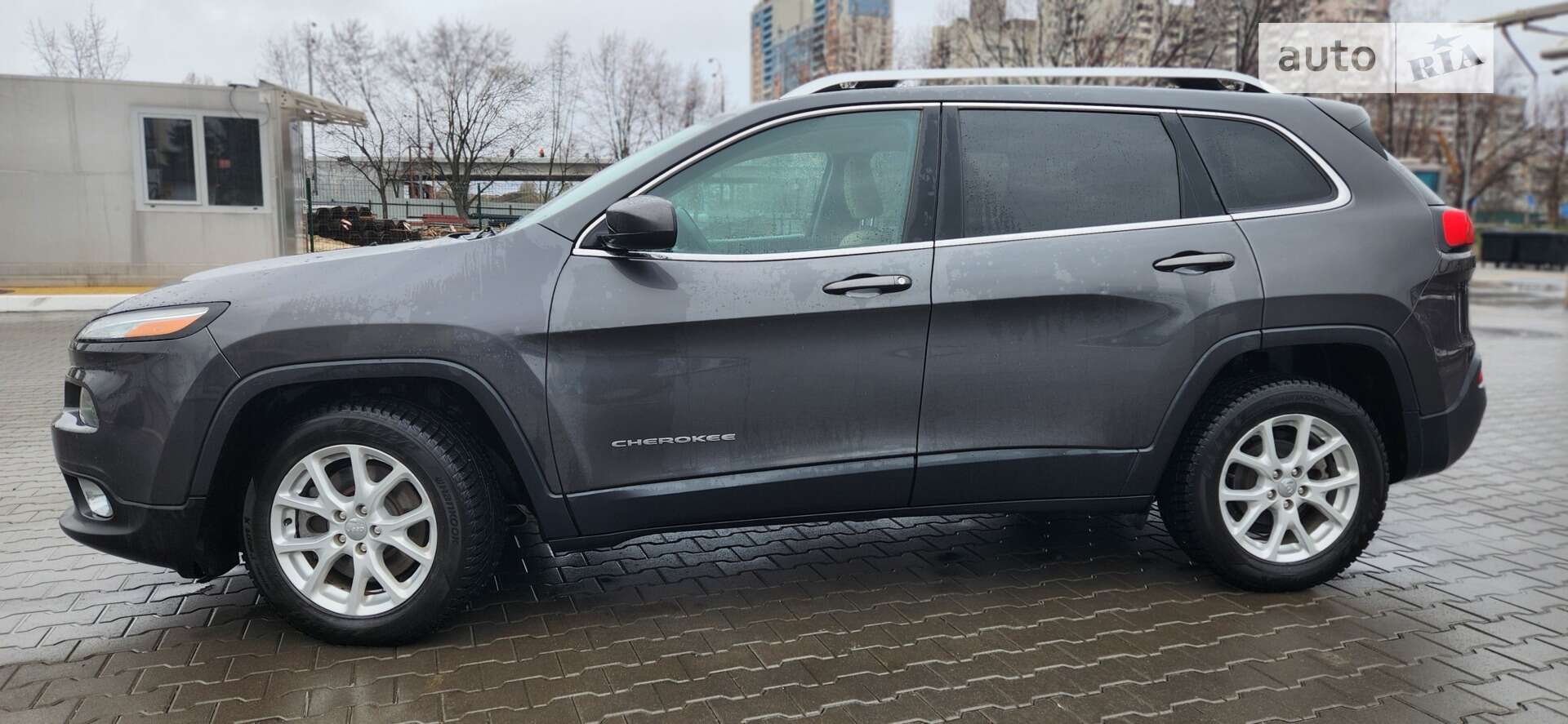 Головне фото звіту автомобіля JEEP CHEROKEE 2015