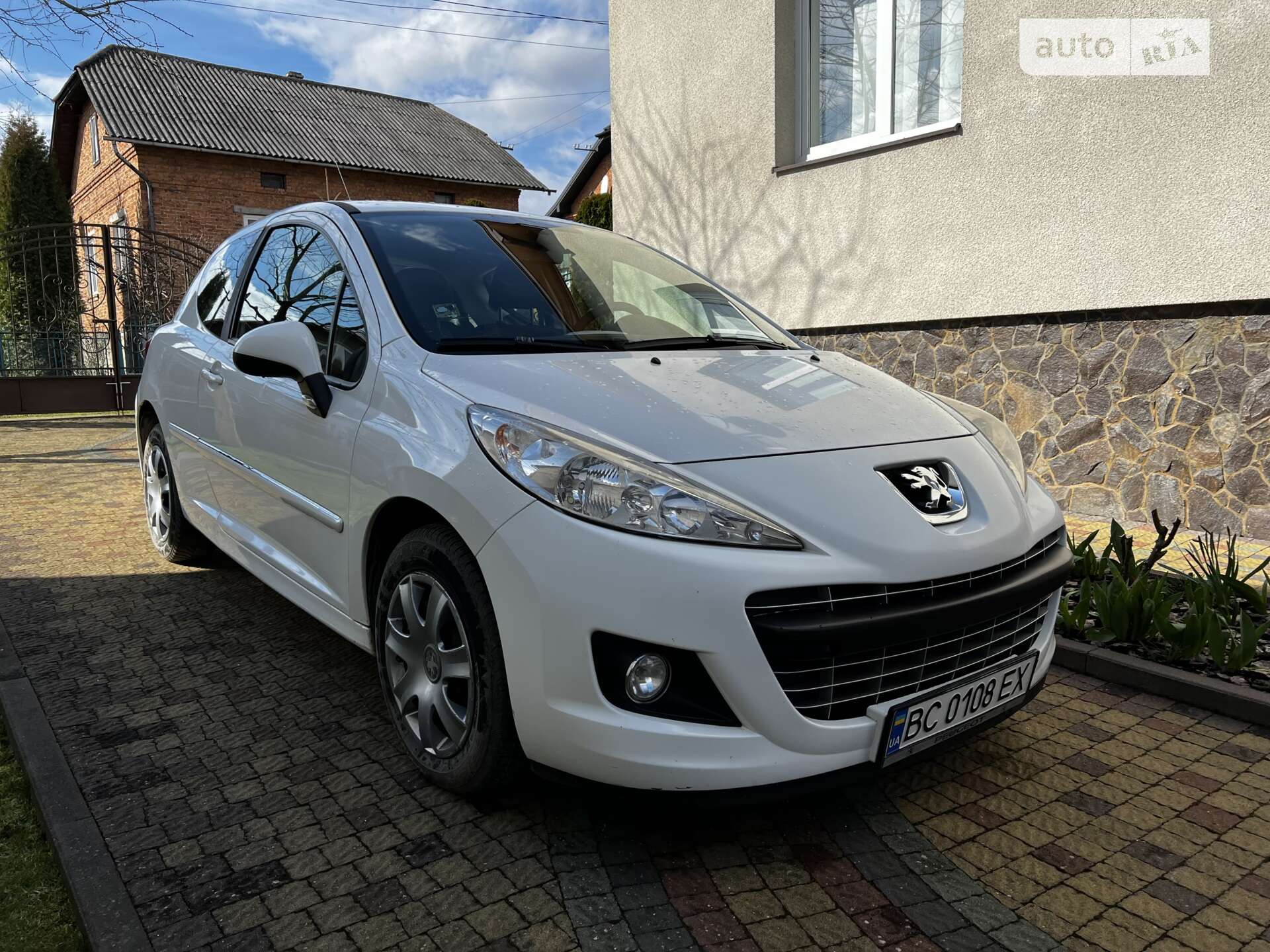 PEUGEOT 207 2011