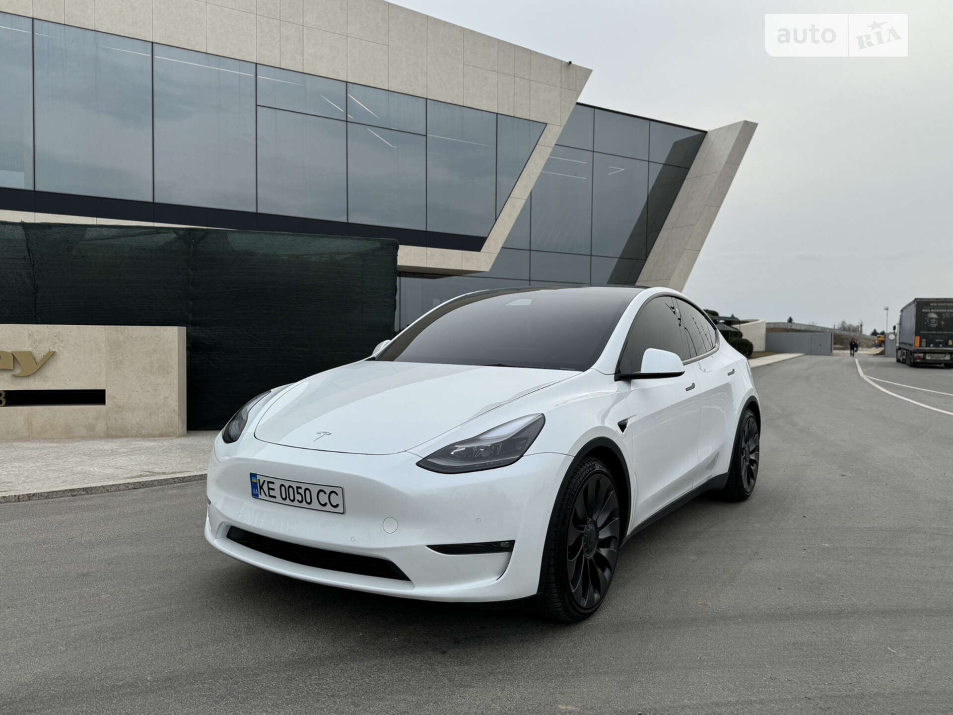 TESLA MODEL Y