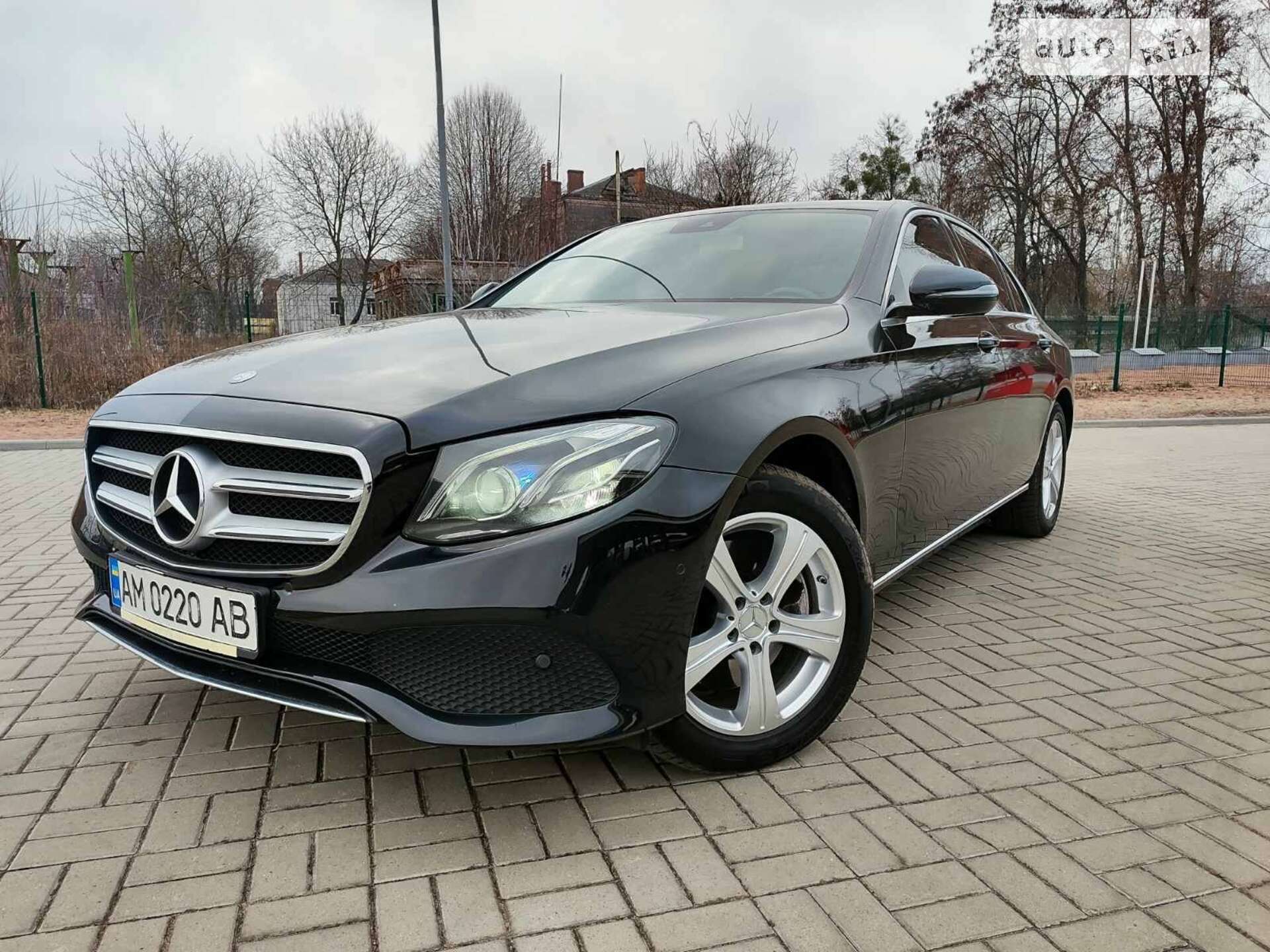 MERCEDES-BENZ E 200 2016