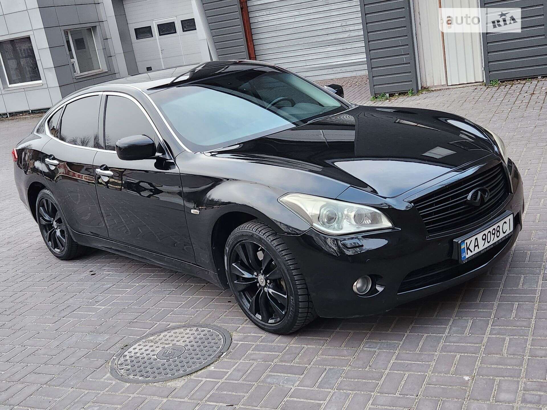 INFINITI M37 2010