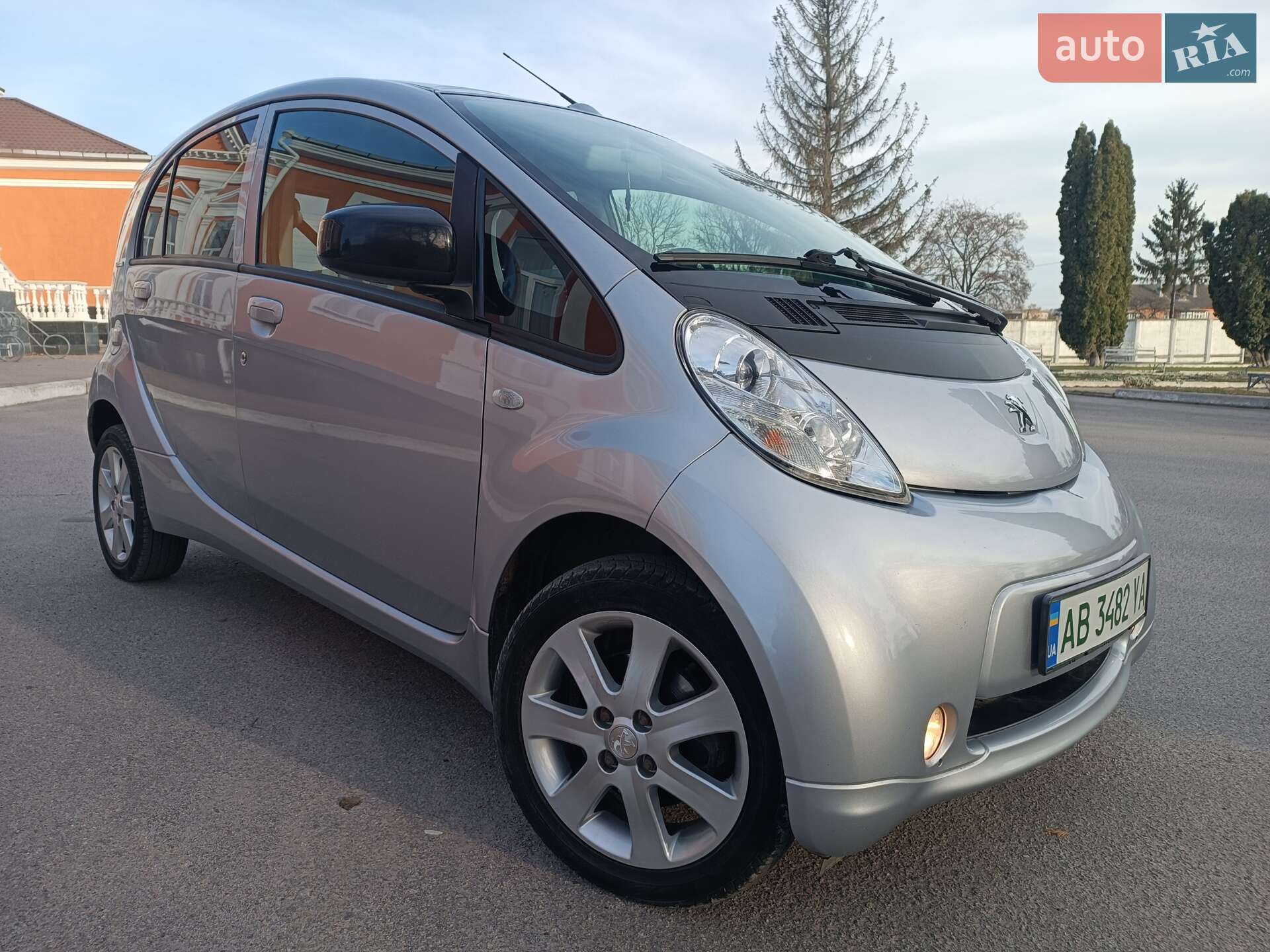 PEUGEOT ION 2012