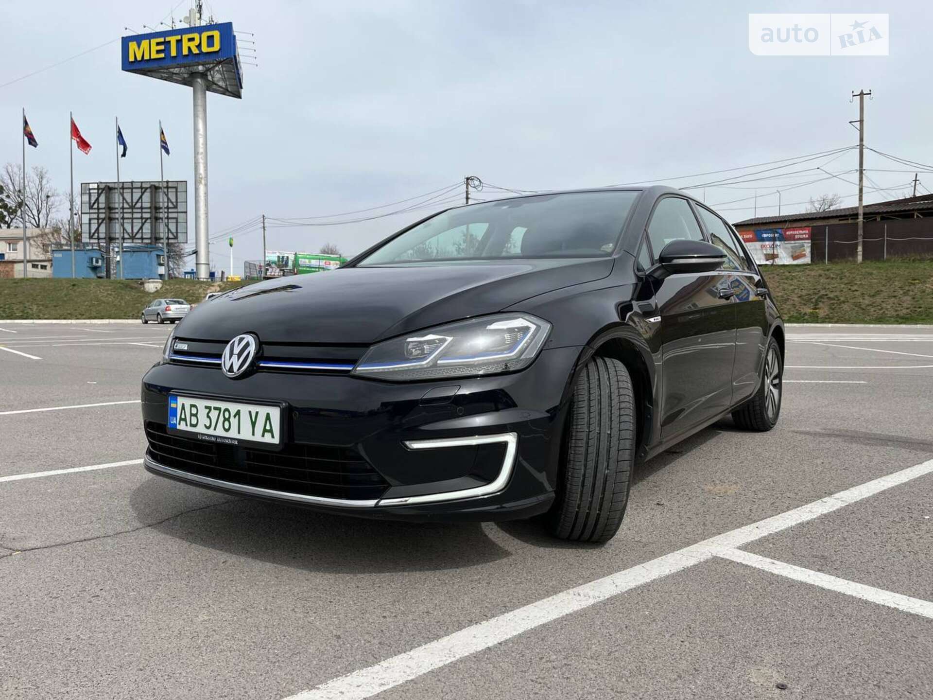 VOLKSWAGEN E-GOLF 2017