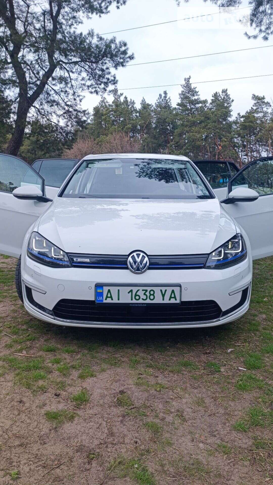 VOLKSWAGEN E-GOLF 2015