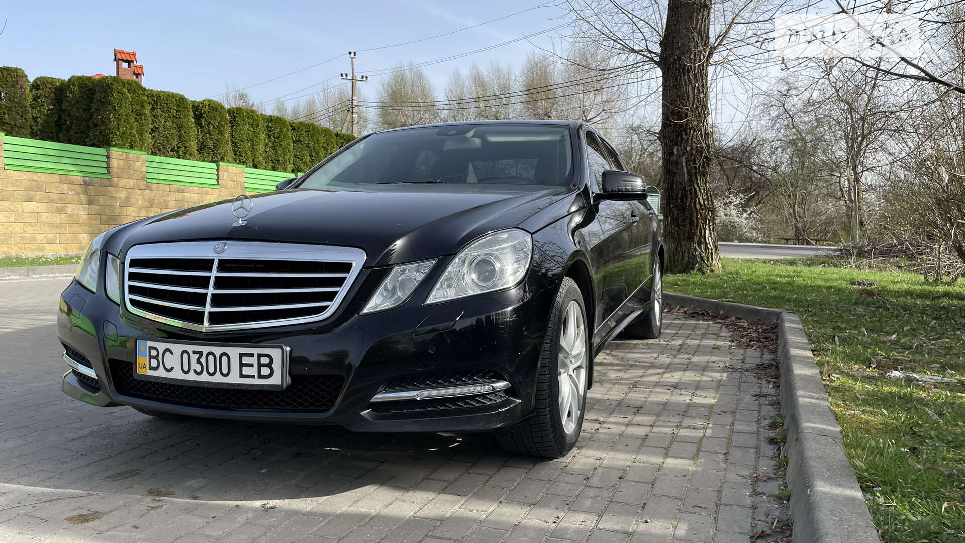 MERCEDES-BENZ E 200