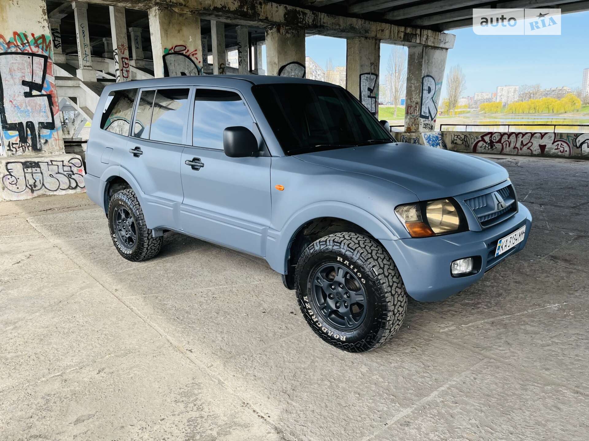 MITSUBISHI PAJERO 2001