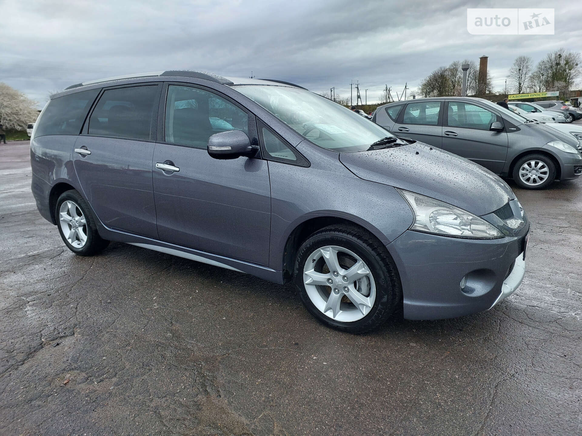 MITSUBISHI GRANDIS 2010