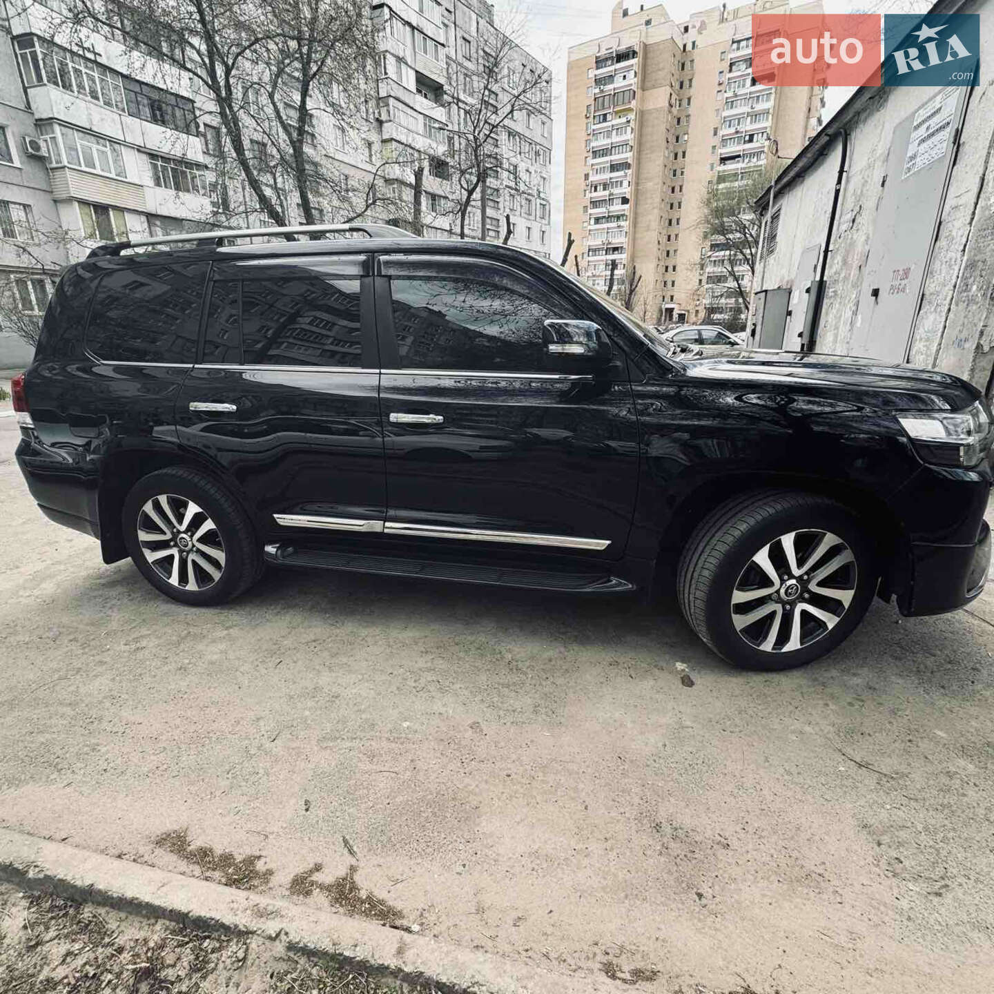 TOYOTA LAND CRUISER 200