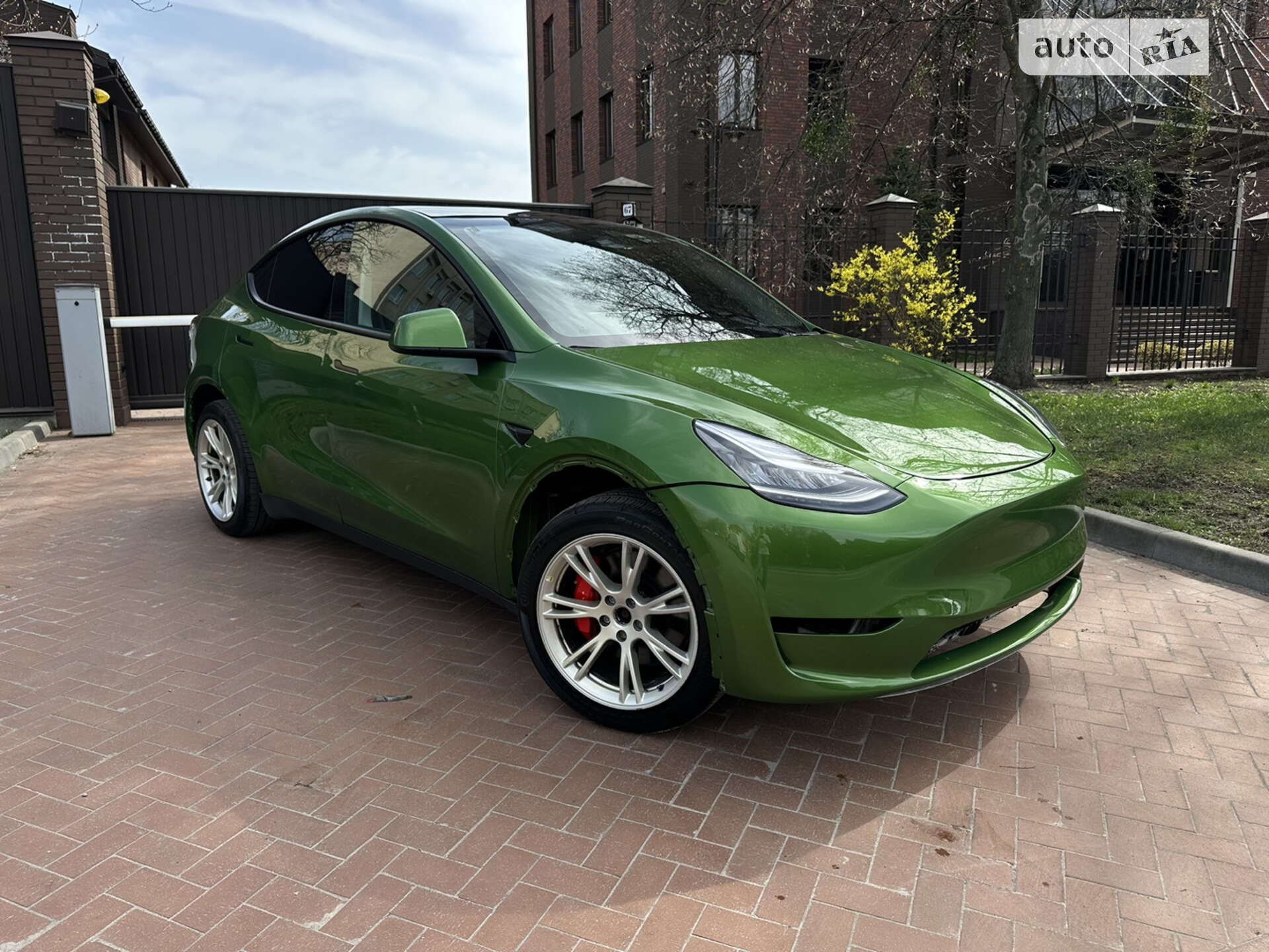 Головне фото звіту автомобіля TESLA MODEL Y 2023