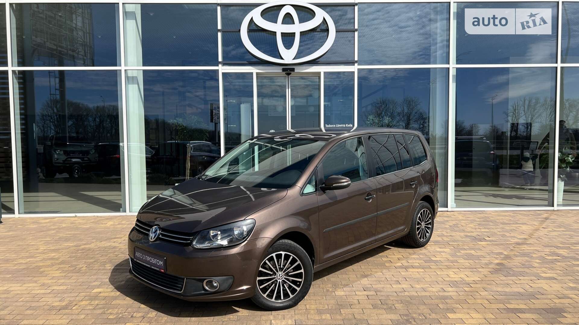VOLKSWAGEN TOURAN 2011