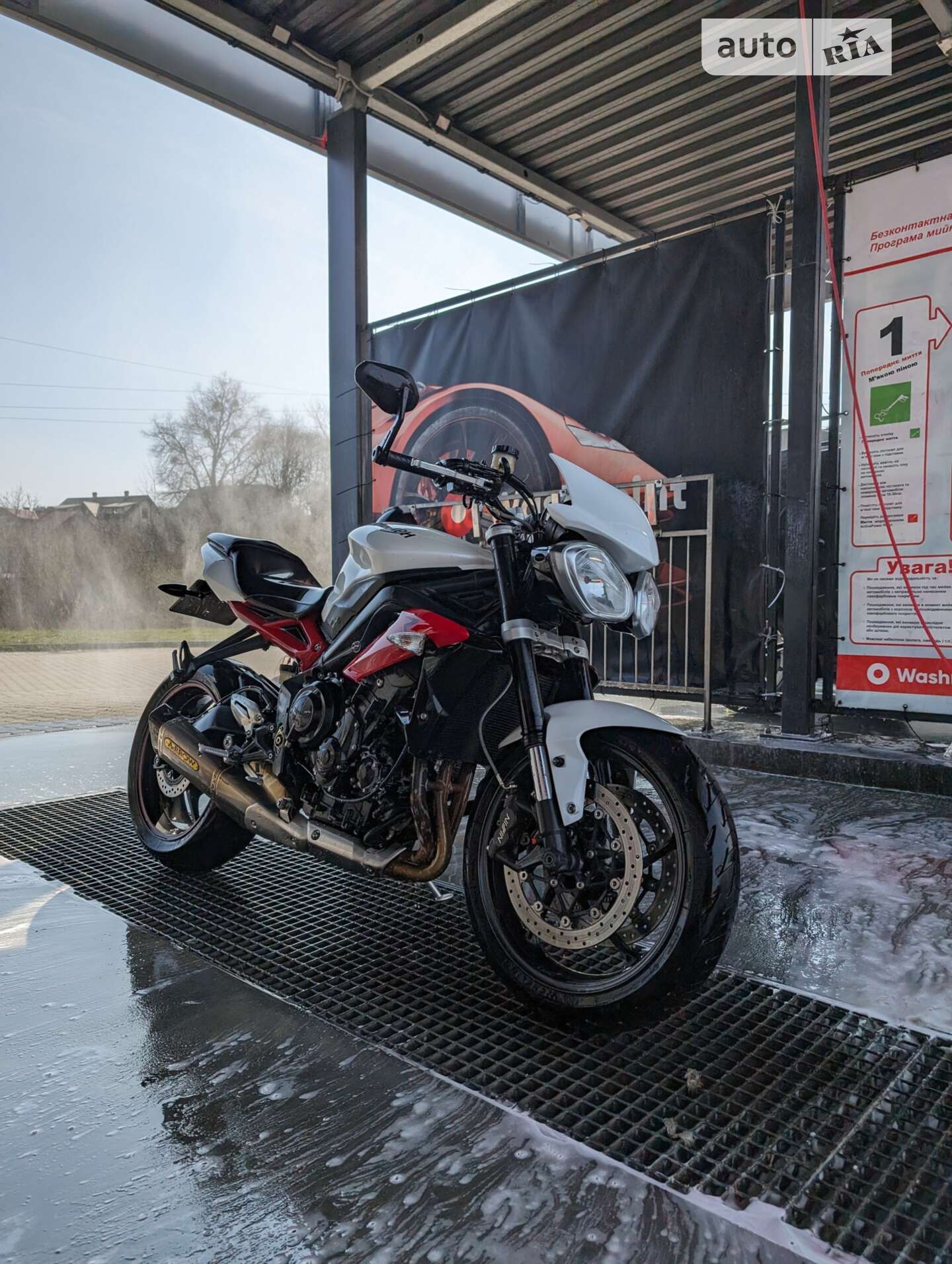 TRIUMPH STREET TRIPLE 2014
