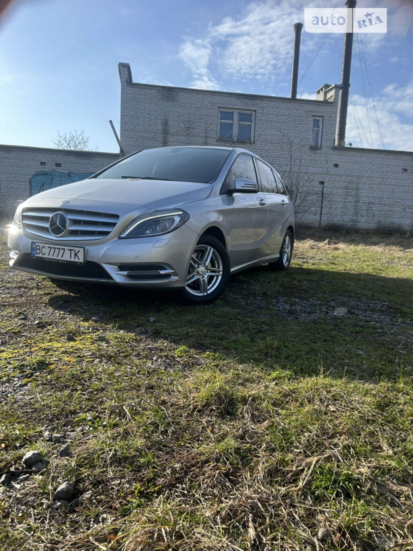 MERCEDES-BENZ B 180 2014