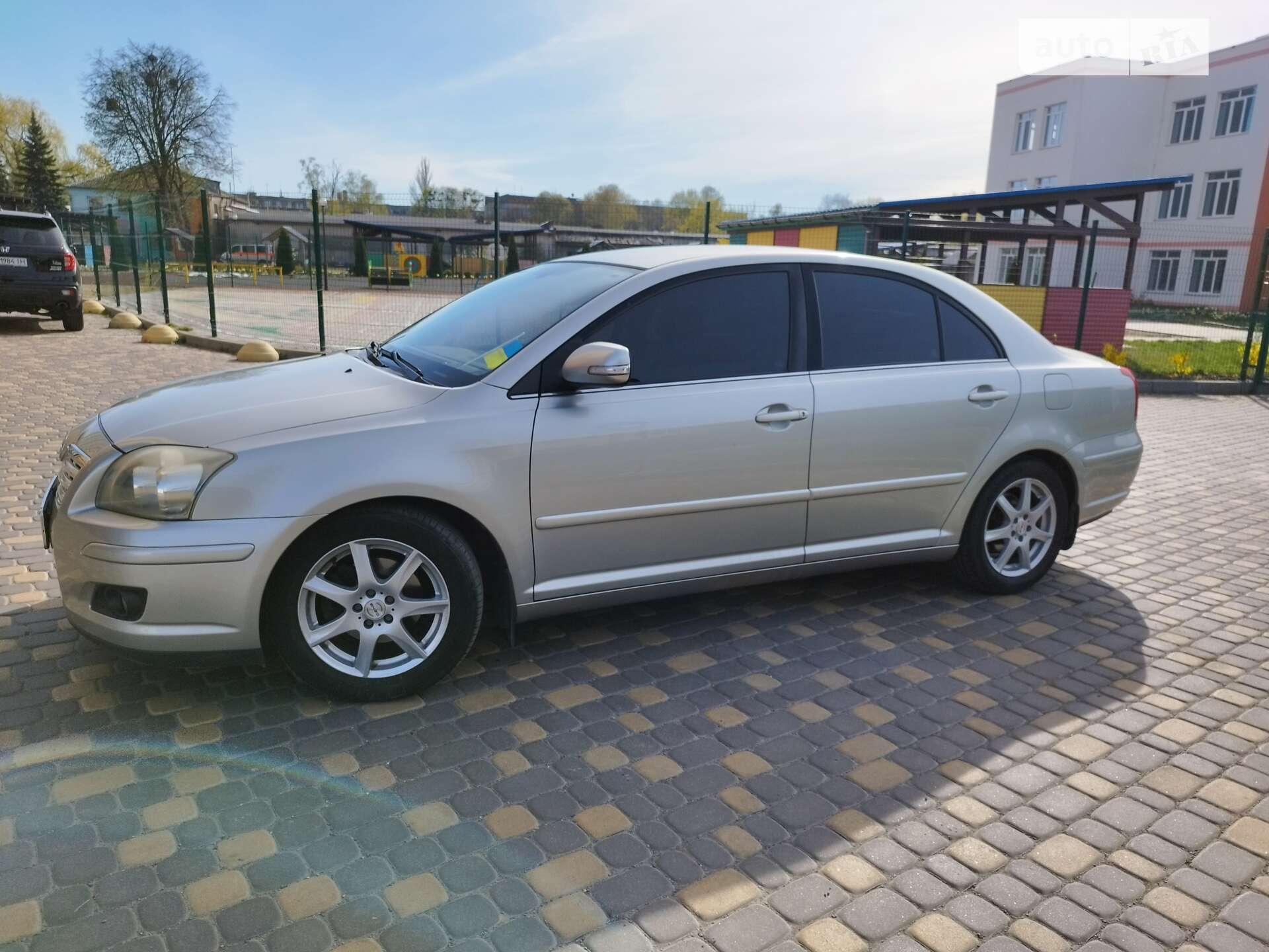 TOYOTA AVENSIS