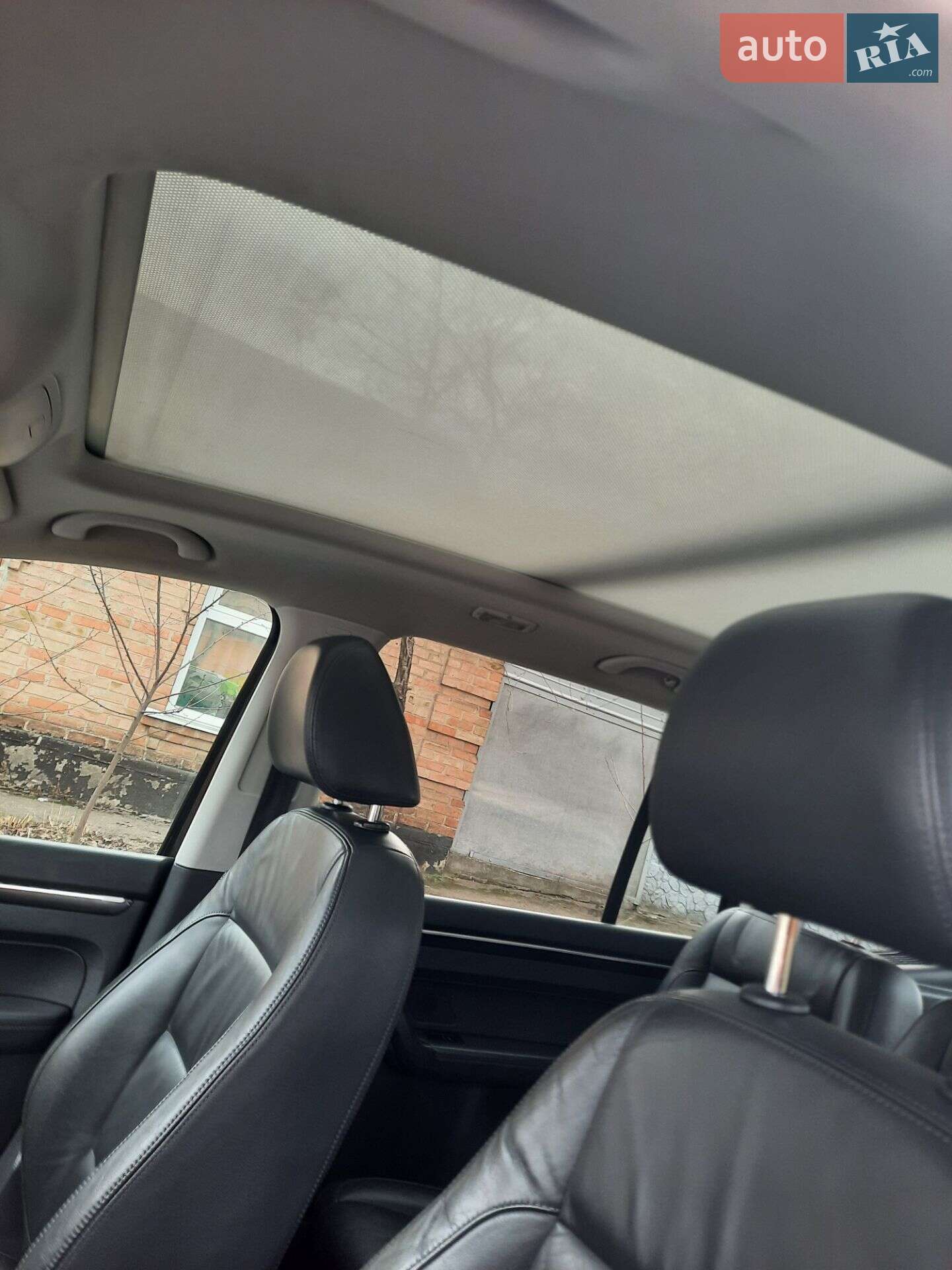 VOLKSWAGEN TOURAN 2010