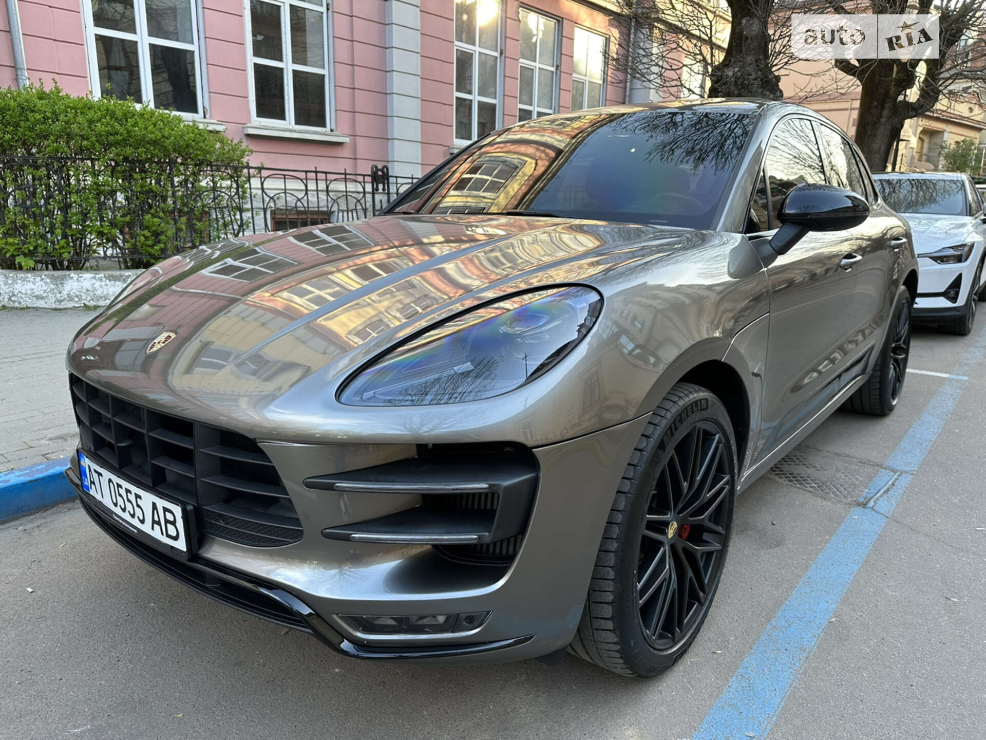 PORSCHE MACAN