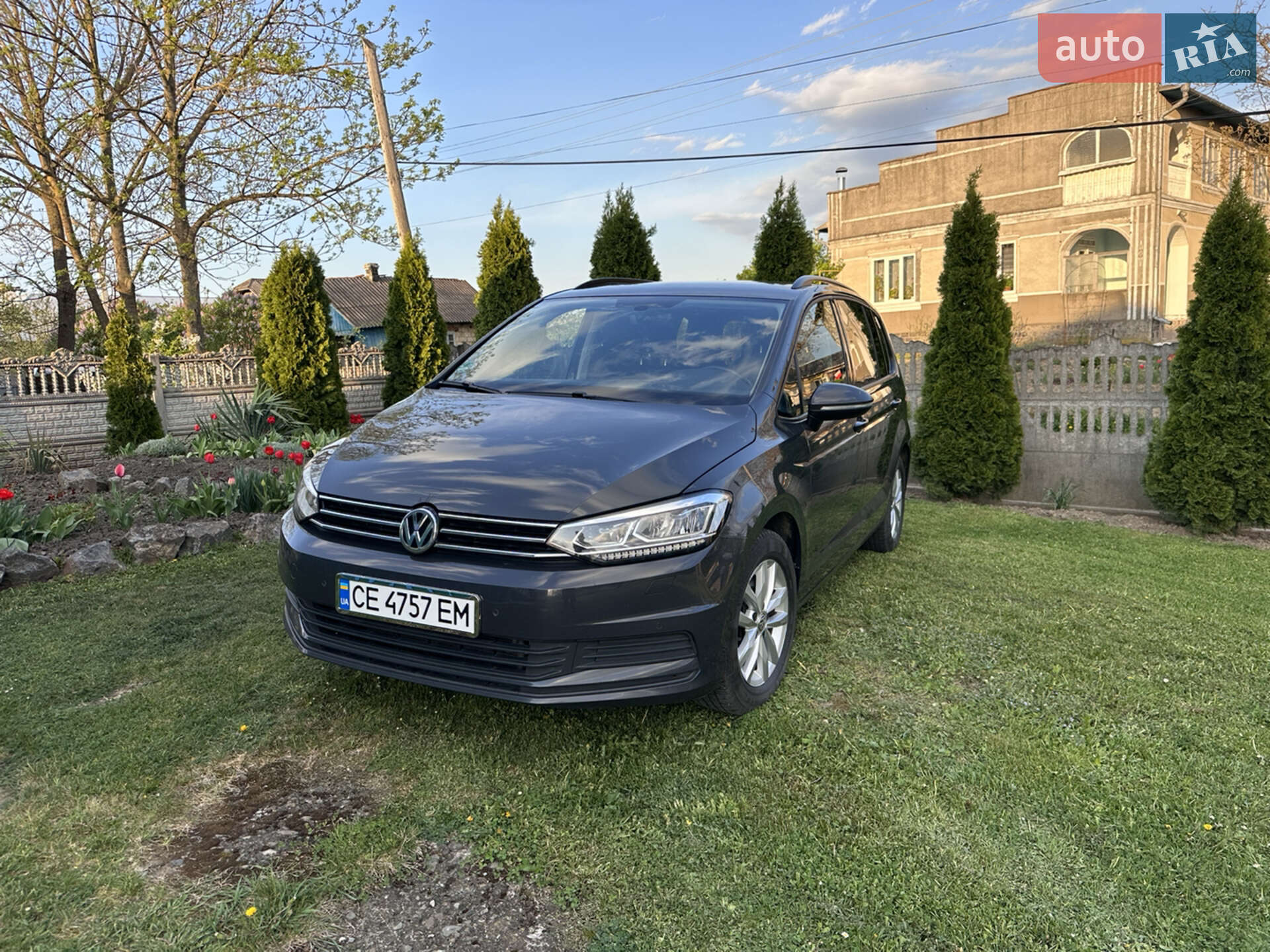 VOLKSWAGEN TOURAN 2016