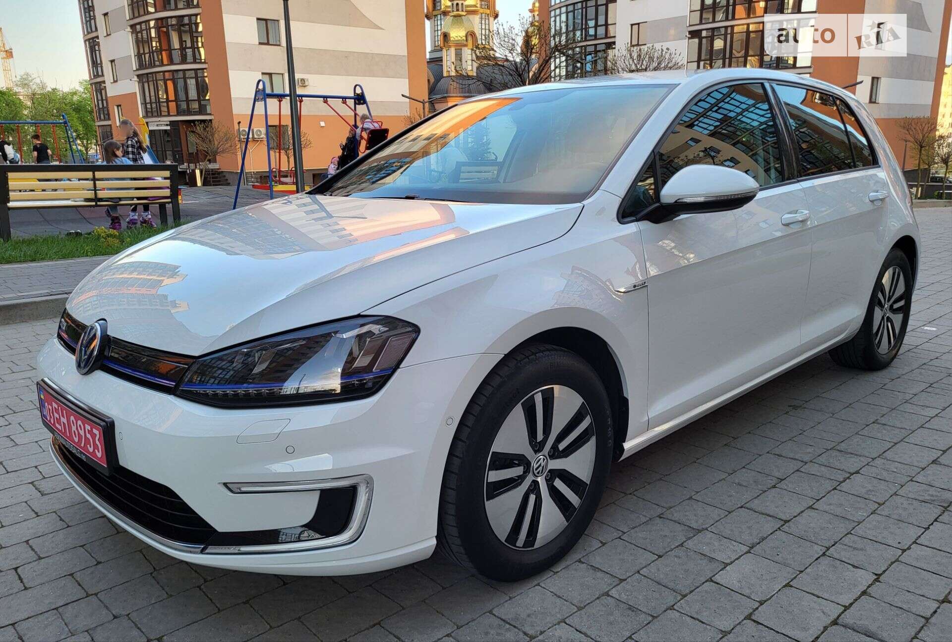 VOLKSWAGEN E-GOLF 2016