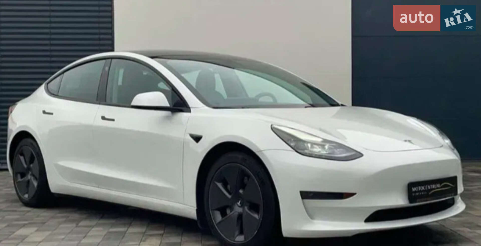 TESLA MODEL 3 2021