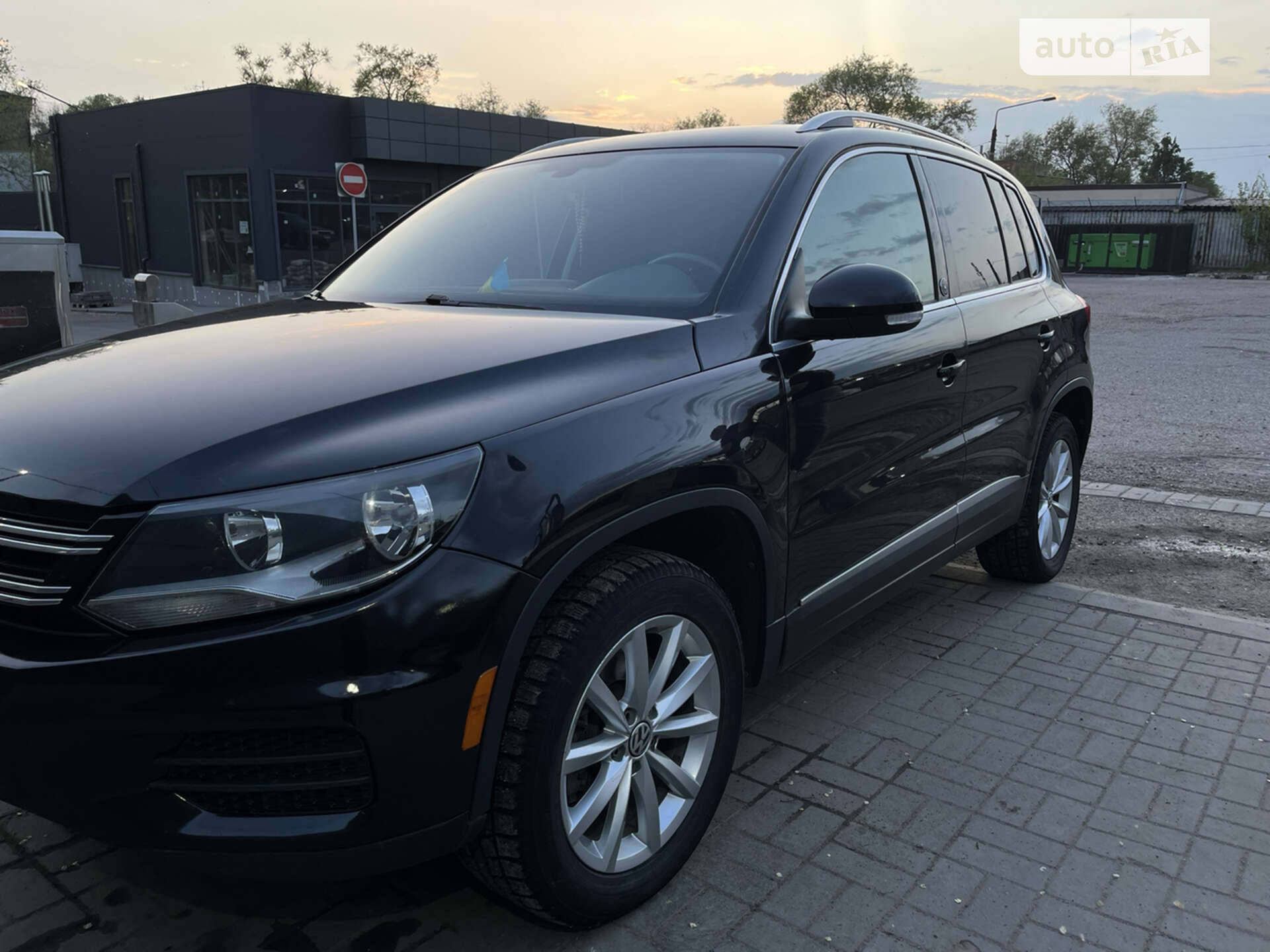 VOLKSWAGEN TIGUAN 2016