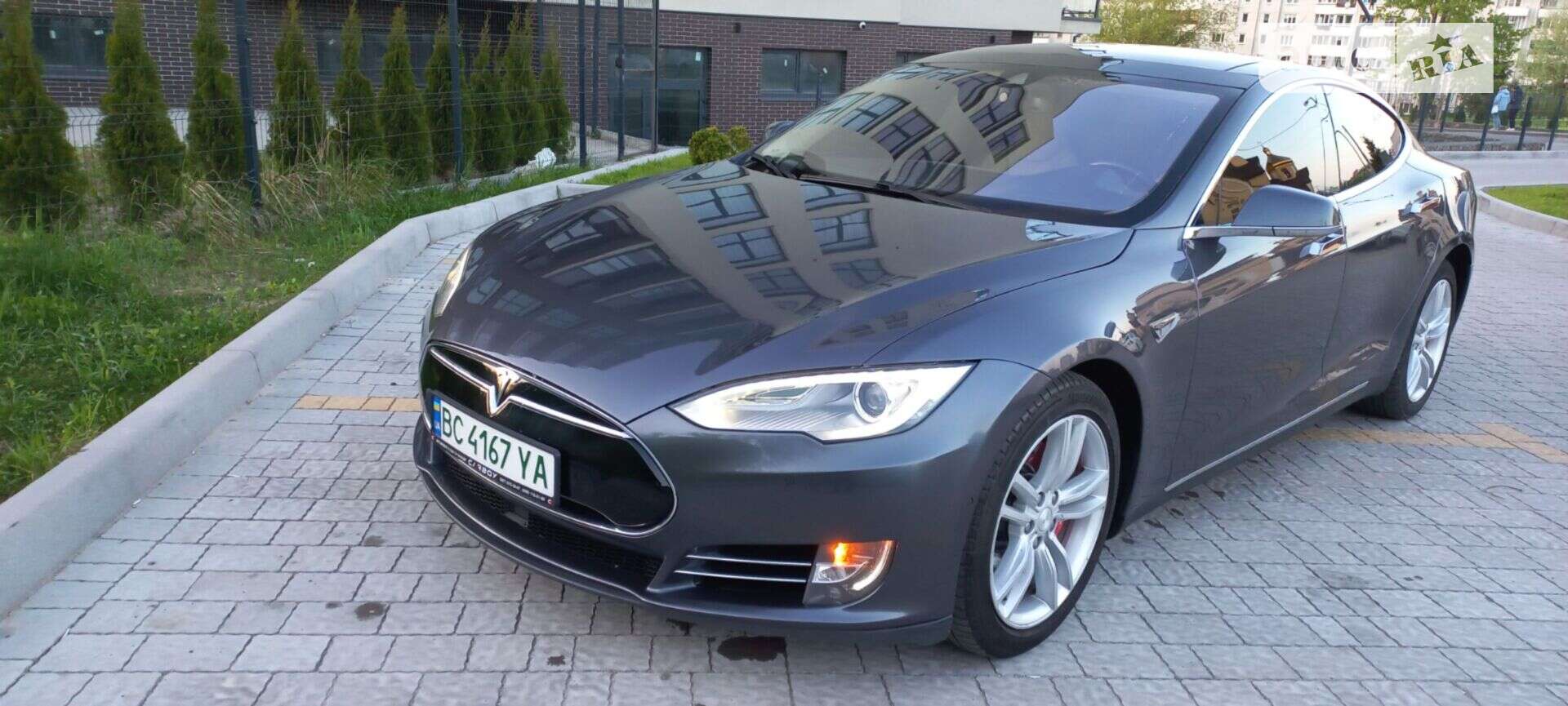 Tesla Model S 2015