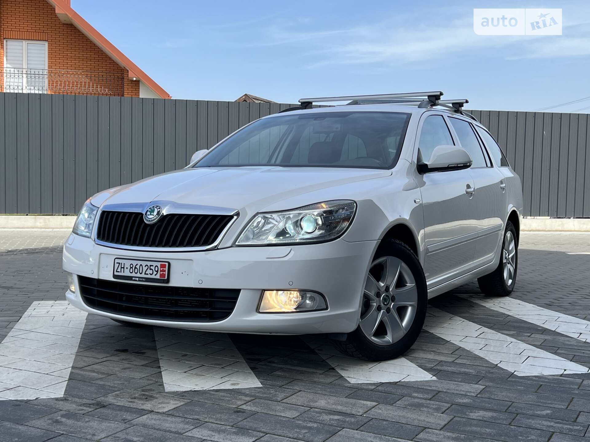 Головне фото звіту автомобіля SKODA OCTAVIA 2012