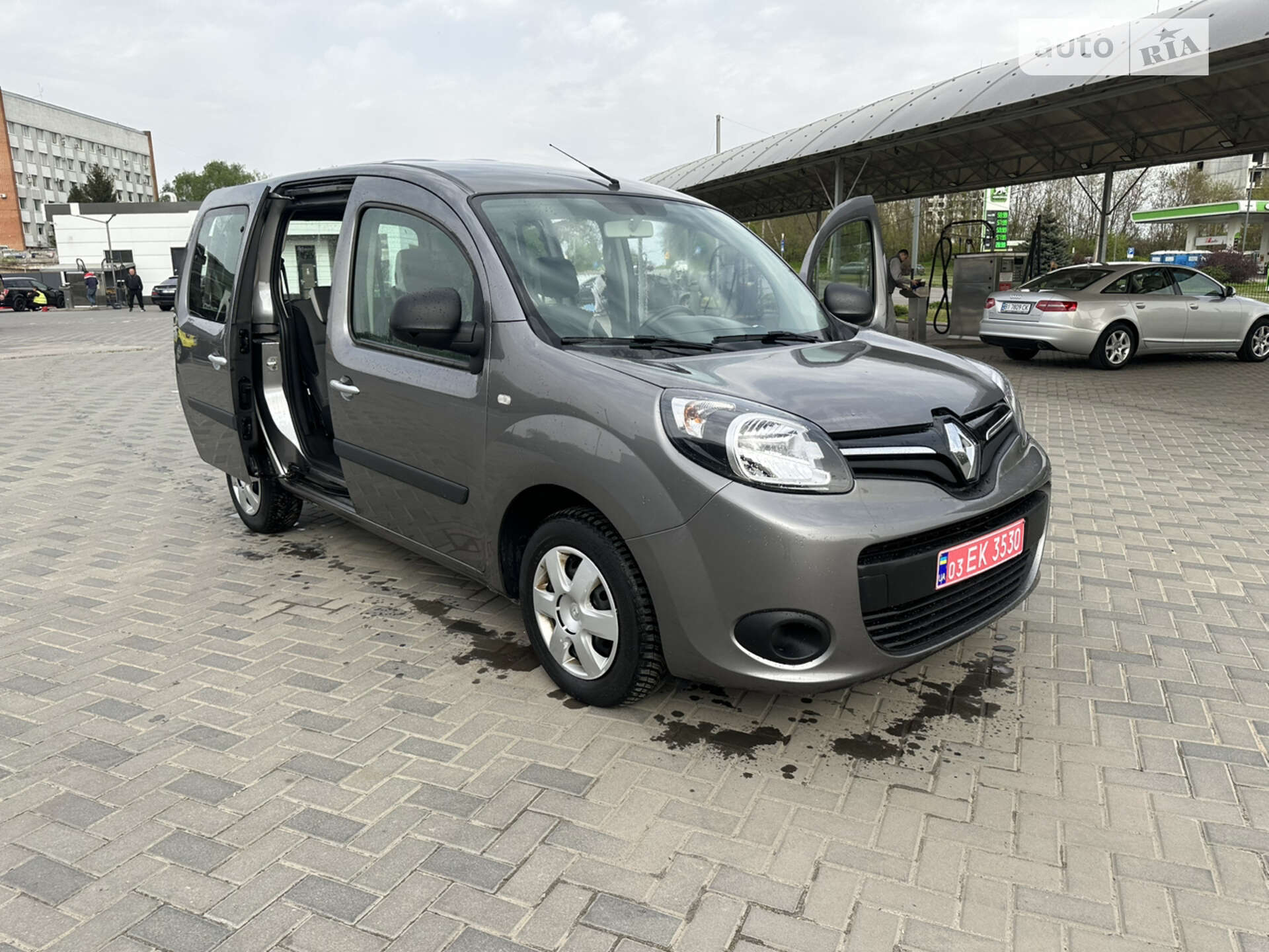 Головне фото звіту автомобіля RENAULT KANGOO 2013