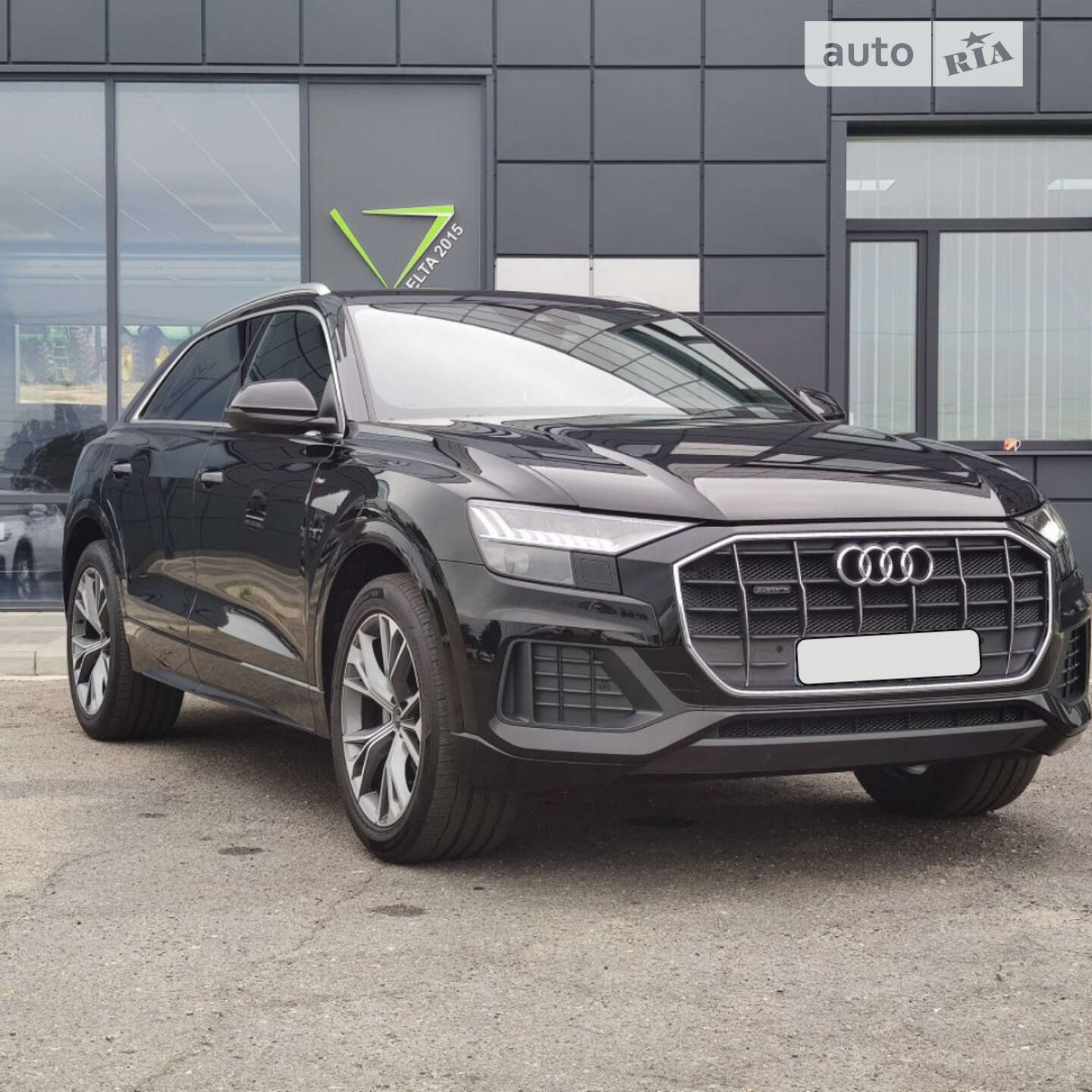 AUDI Q8 2020