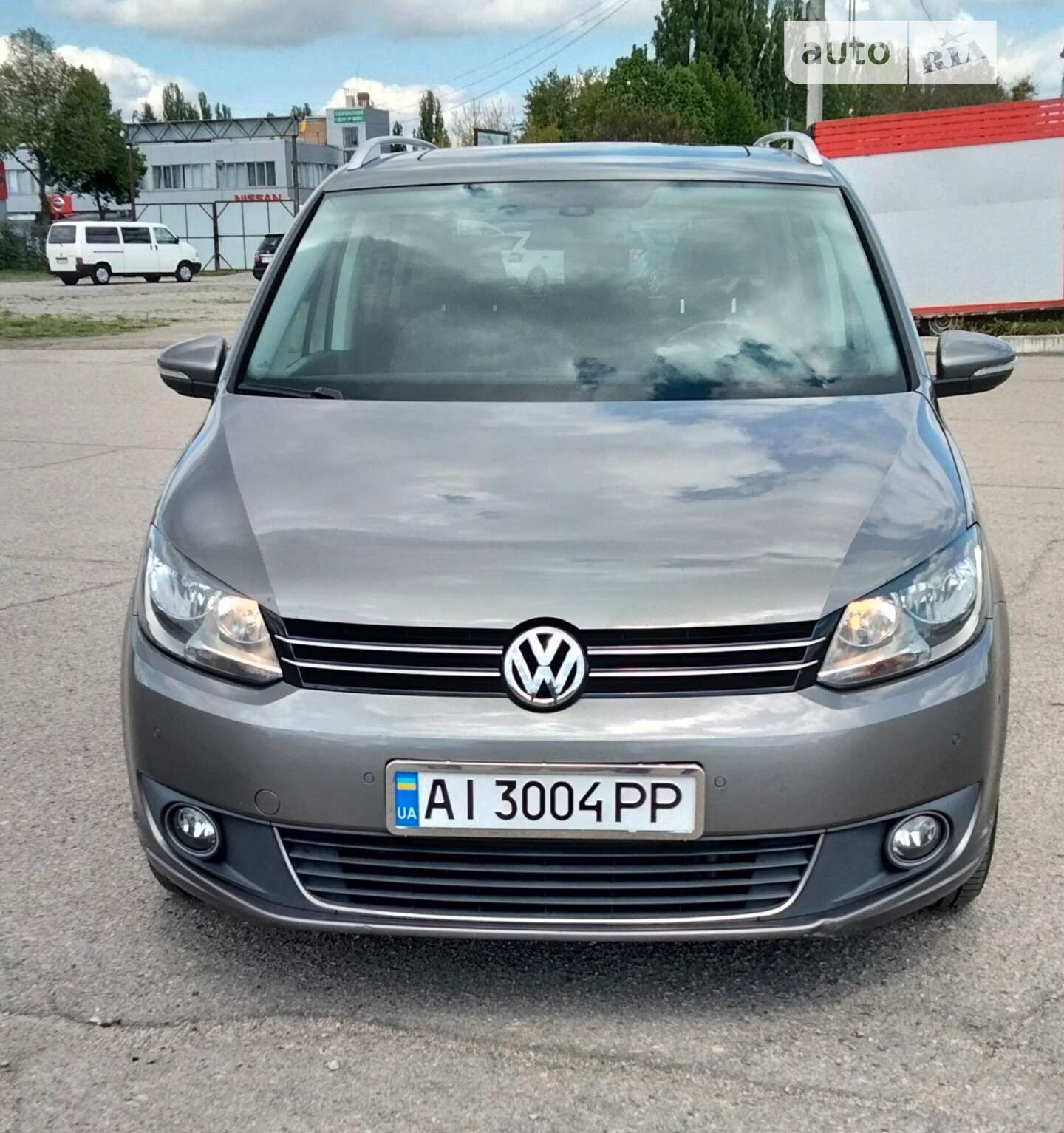 VOLKSWAGEN TOURAN 2011