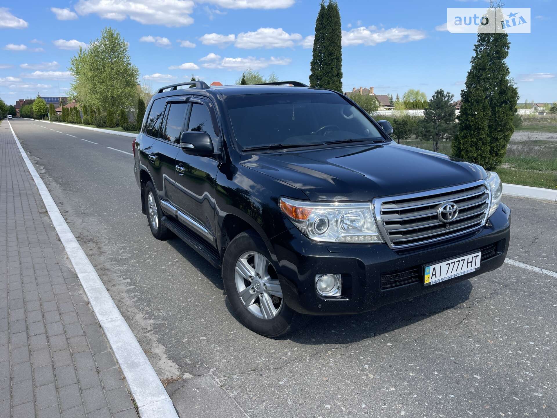 Головне фото звіту автомобіля TOYOTA LAND CRUISER 200 2013