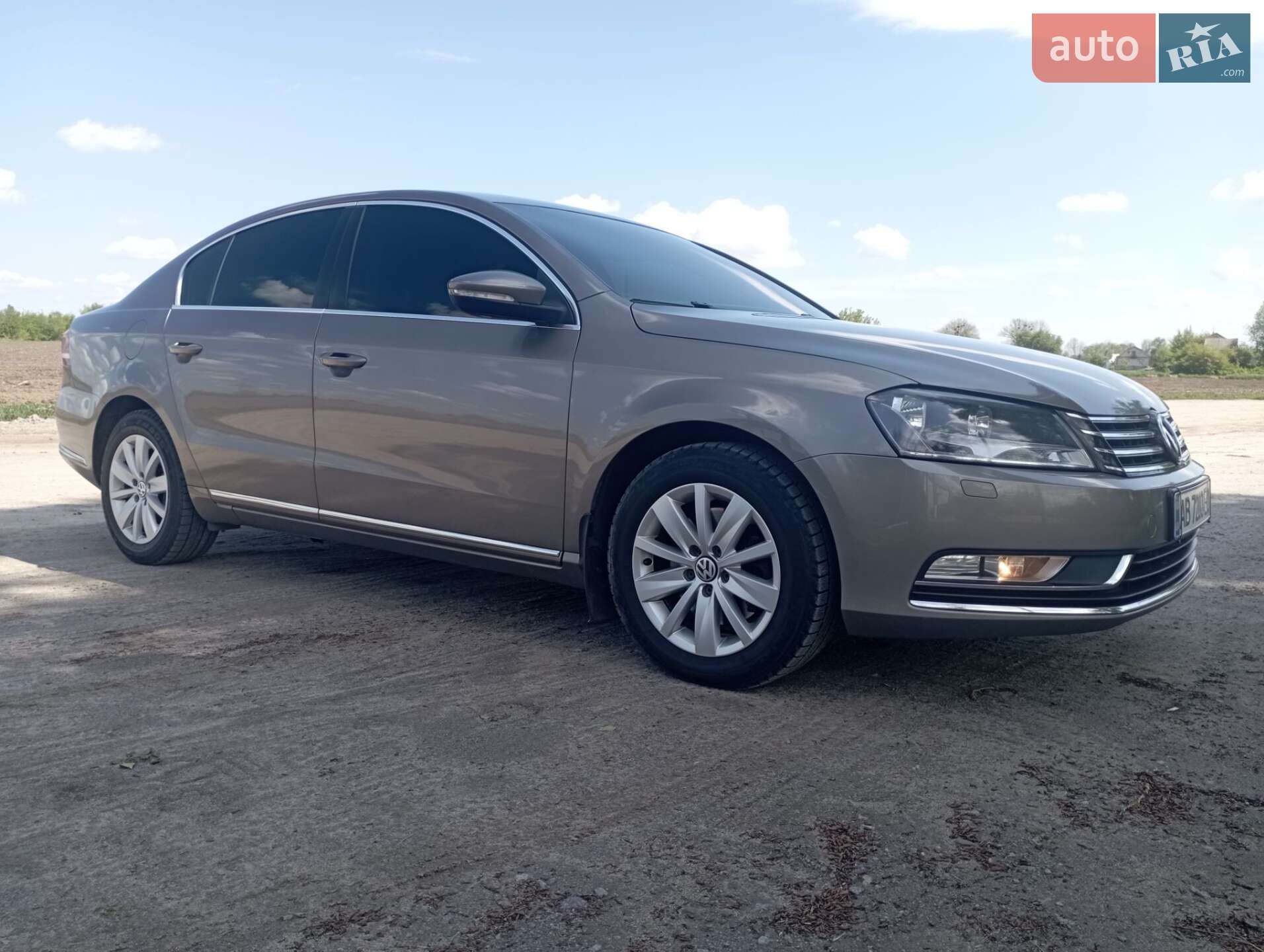VOLKSWAGEN PASSAT 2011