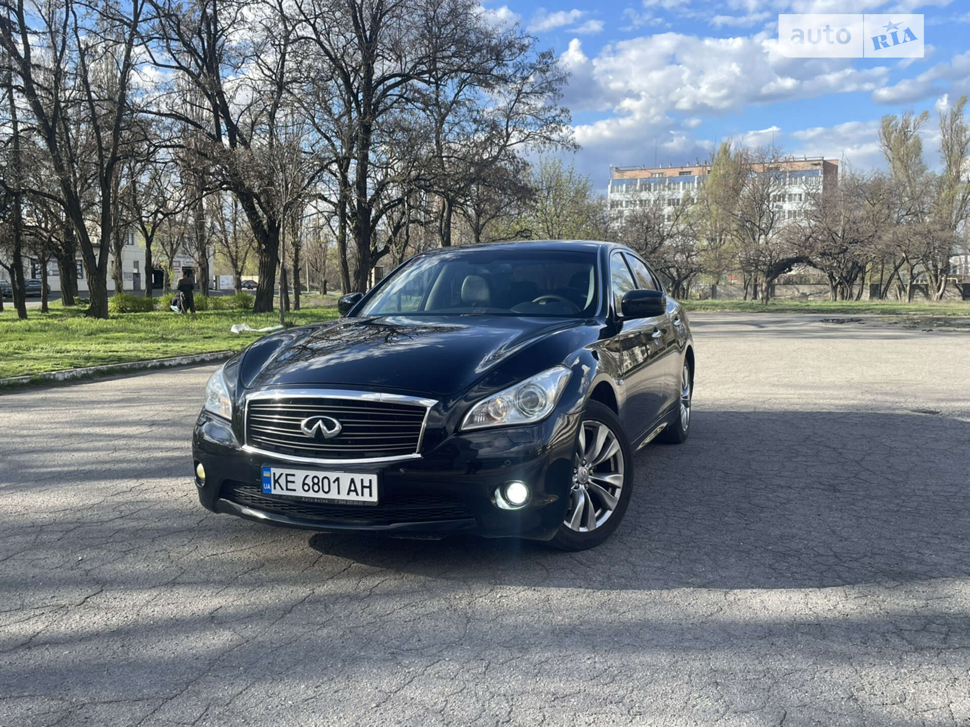 INFINITI M37 2012