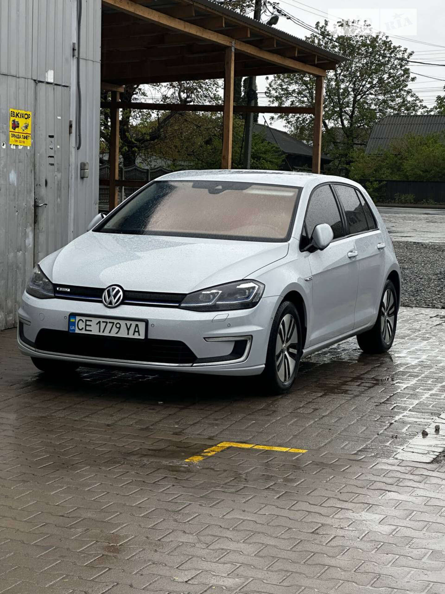 VOLKSWAGEN E-GOLF 2018
